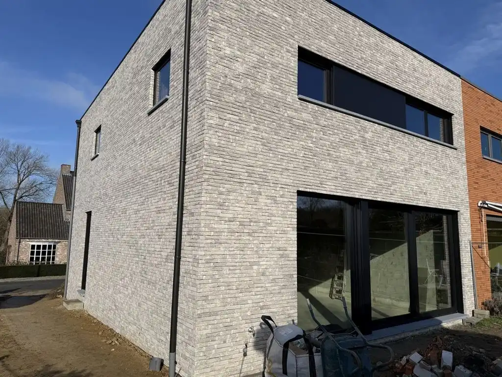 Stijlvolle nieuwbouwwoning met moderne architectuur foto 3