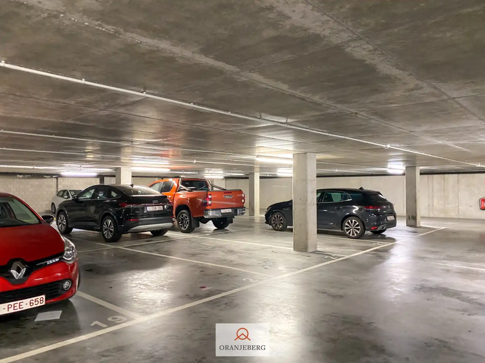 Ruime autostaanplaats te huur in afgesloten parkeergarage nabij Gent centrum foto 5