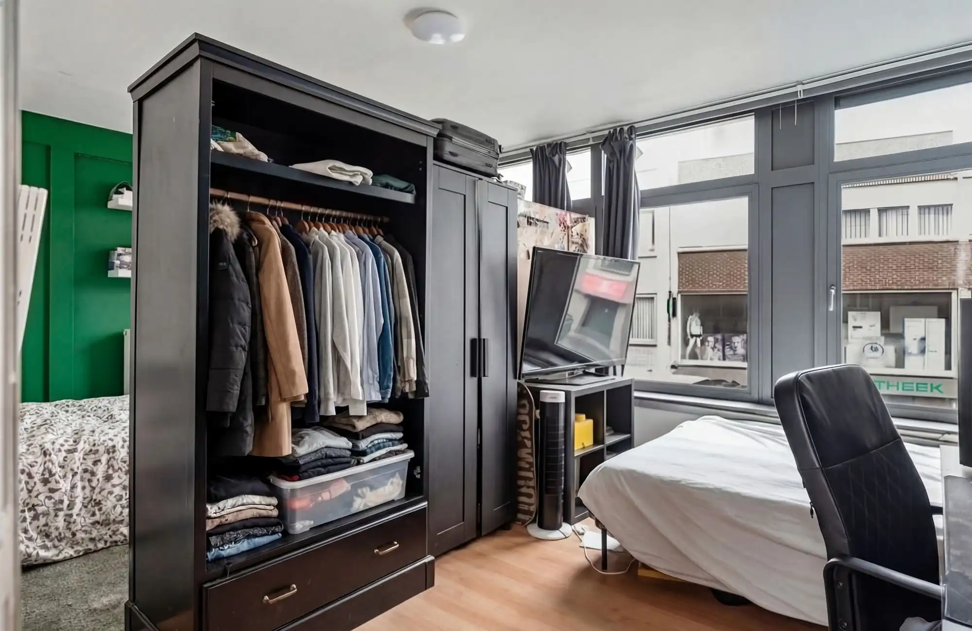 Opbrengsteigendom in handelshart van Merksem aan het plein! foto 9