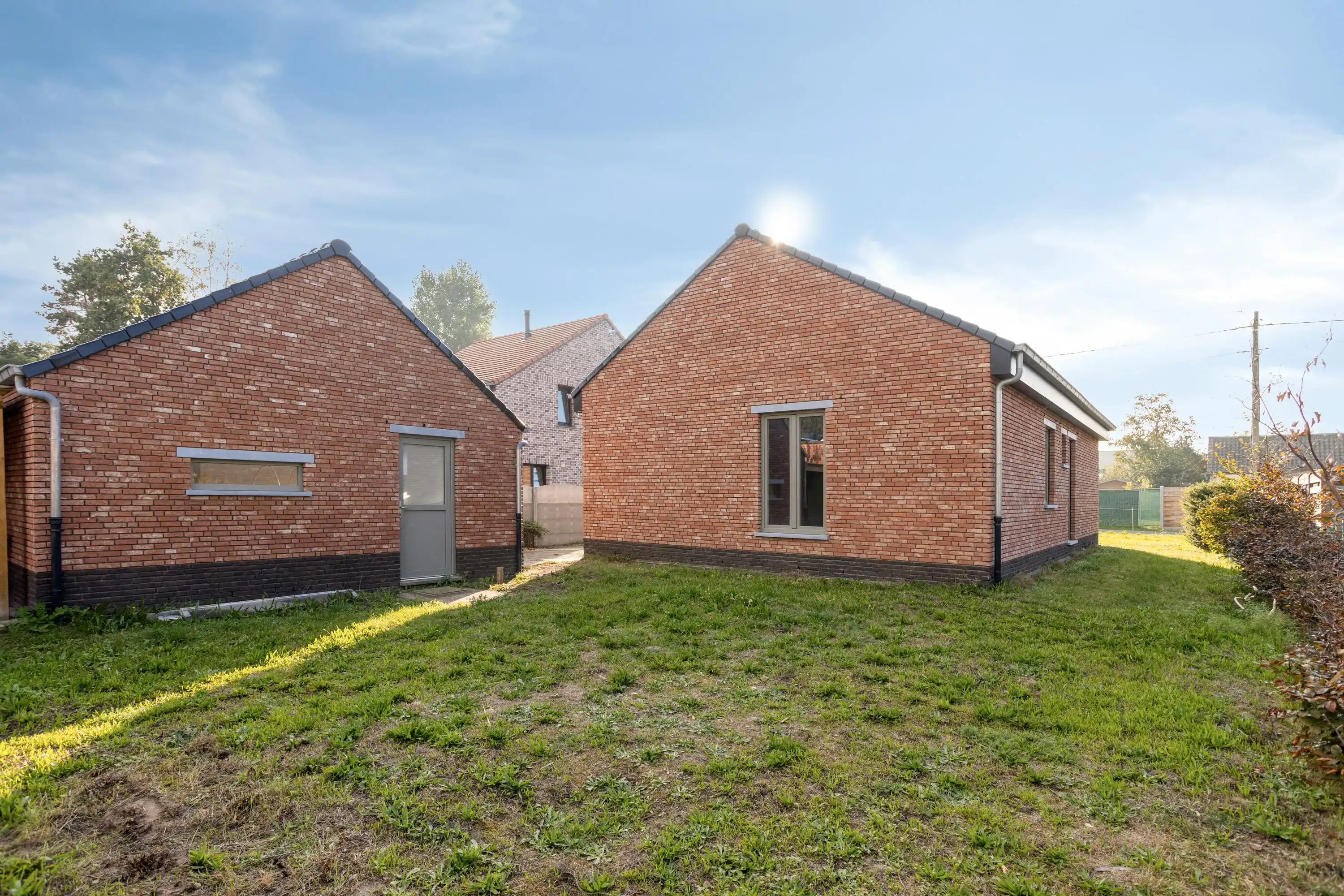 Vrijstaand, gelijkvloers huis met potentieel te Maldegem foto {{pictureIndex}}