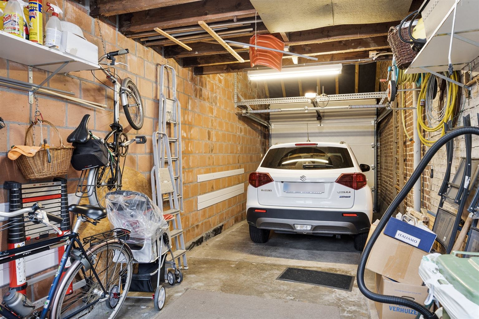 Prachtige karaktervolle stadswoning voorzien van 6 slaapkamers, ruime buitenkoer en vrijstaande garage in het centrum van Maaseik.  foto 36