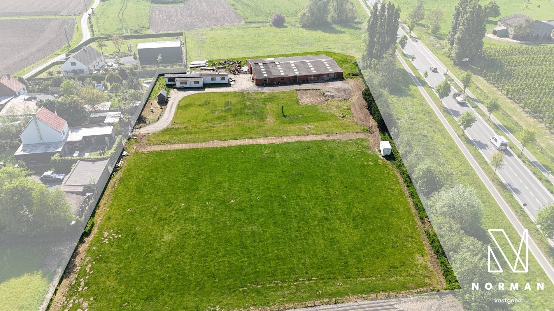  +-8230 m² grond te koop met een goedgekeurde bouwvergunning voor een alleenstaande woning foto 2