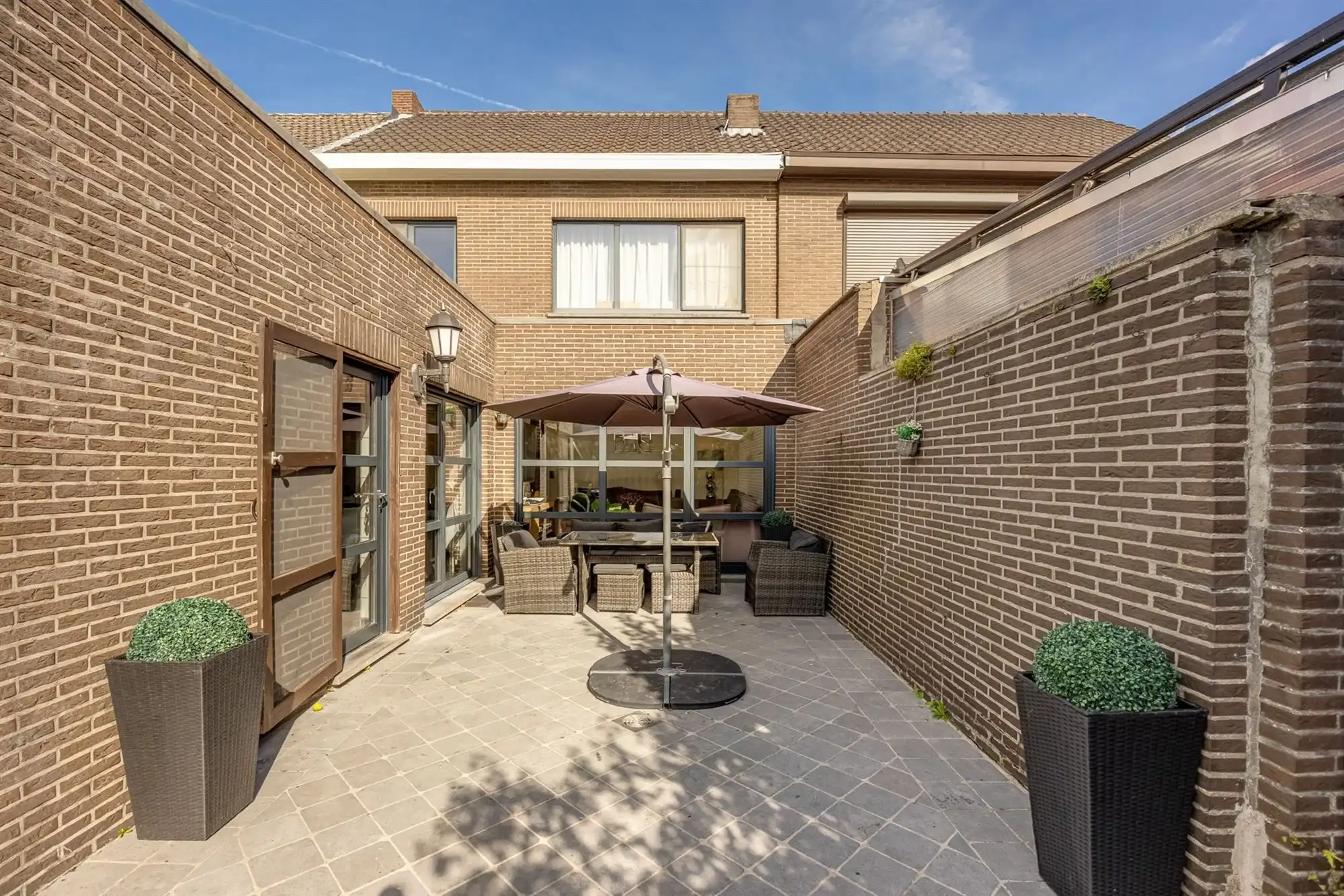 Gezinswoning met garage en zonnige tuin foto 23