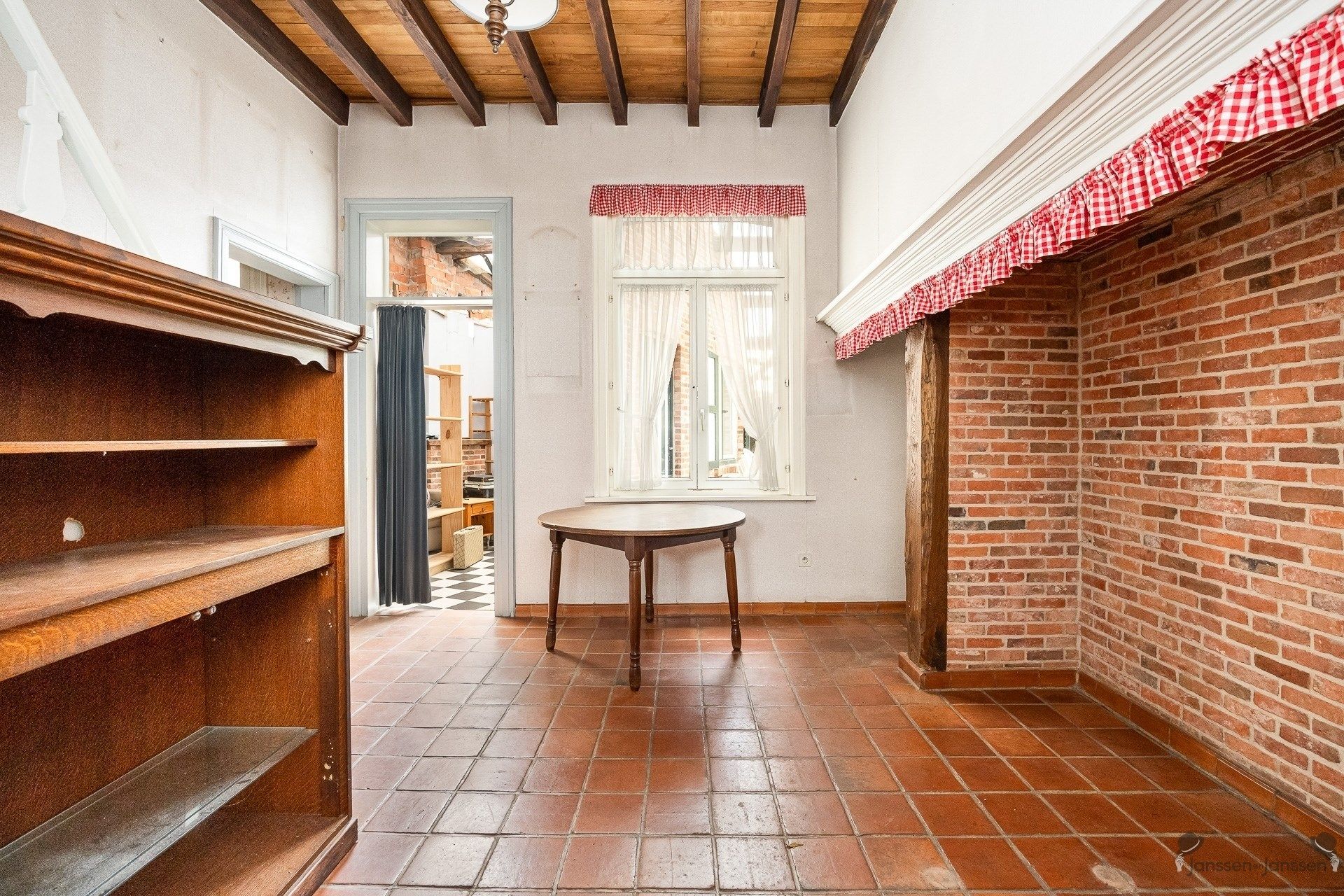 Authentieke woning met karakter in het hart van Sint-Lenaarts foto 9