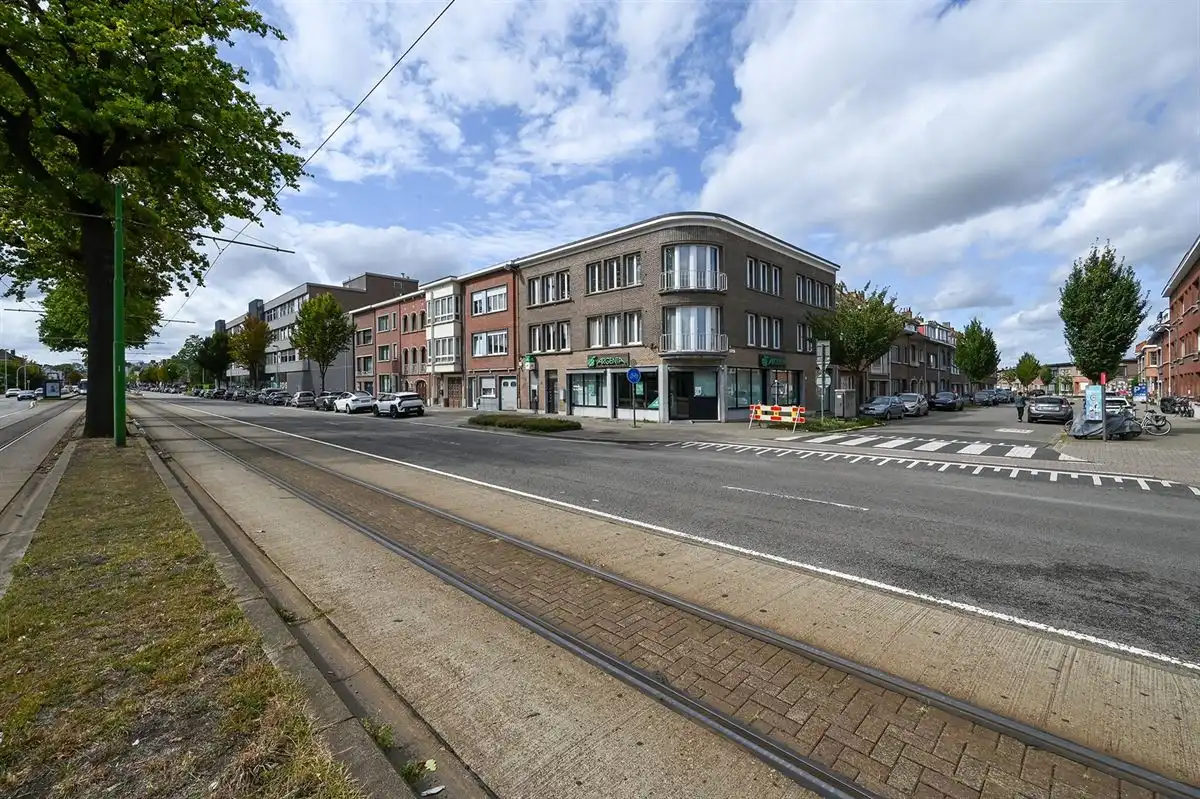 Ruim en lichtrijk appartement te Merksem foto 29