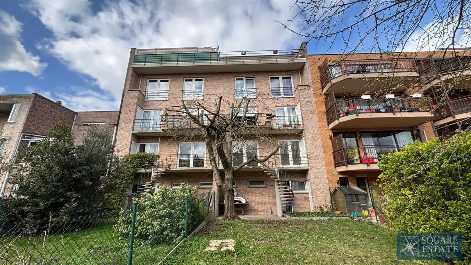 Prachtig appartement met twee slaapkamers, tuin, terras en dubbele garage  foto 12