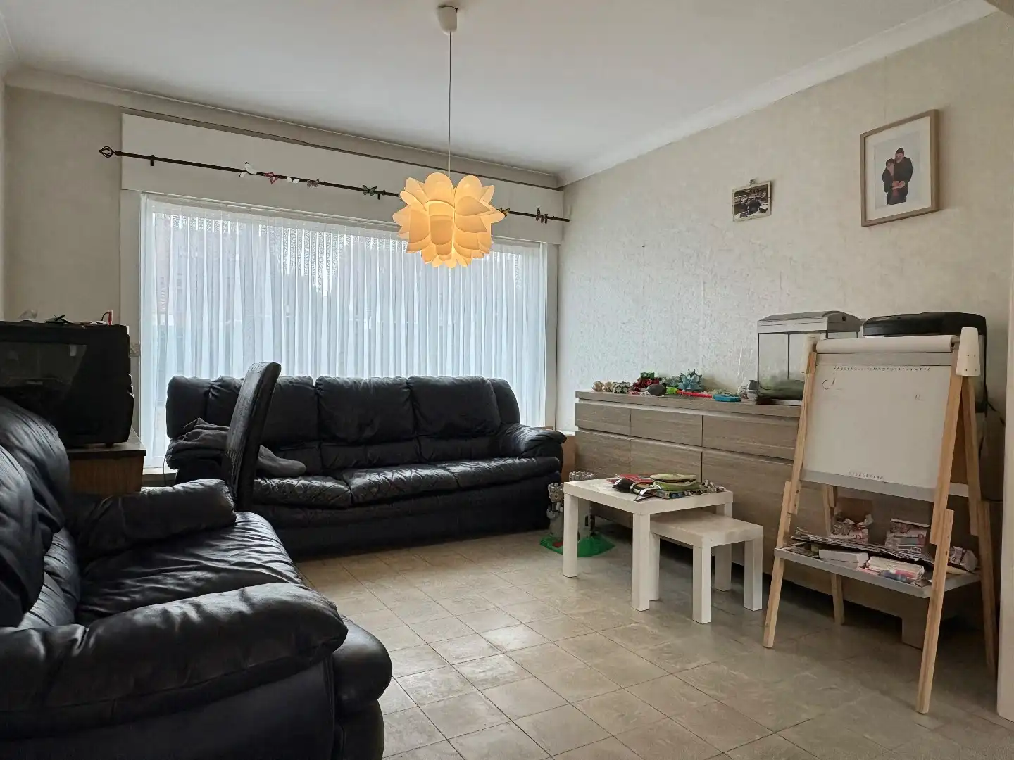 Stevige woning te koop met betonstructuur in Kuurne, waarvan het eerste verdiep al volledig gerenoveerd is.  foto 4