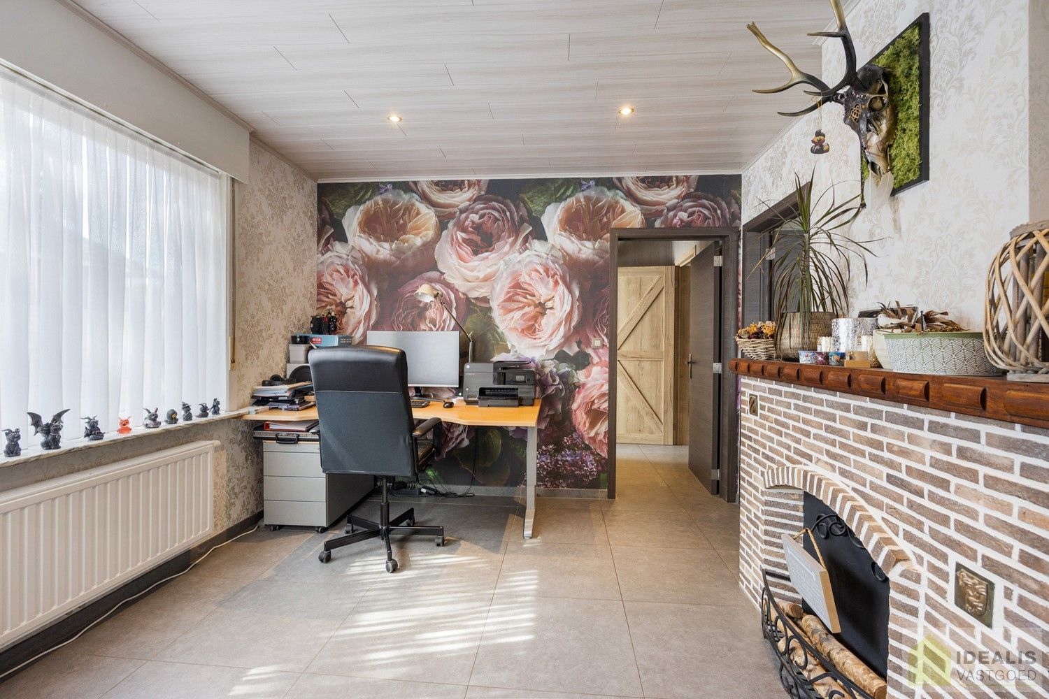 IDEALIS VASTGOED – RECENT GERENOVEERDE WONING (2021) OP EEN PERCEEL VAN MAAR LIEFST 8A92CA OP EEN ZEER GUNSTIGE LOCATIE! Deze ruime woning met een netto bewoonbare oppervlakte van +- 170m² bevindt zich langs de Paalseweg in Hulst, deelgemeente van Tessenderlo-Ham. Naast de perfecte ligging is het een prachtig afgewerkte woning met een royale leefruimte, zeer ruime open keuken, 3 slaapkamers en badkamer. Een uniek aanbod voor wie op zoek is naar een volledig gerenoveerde instapklare woning. foto 11