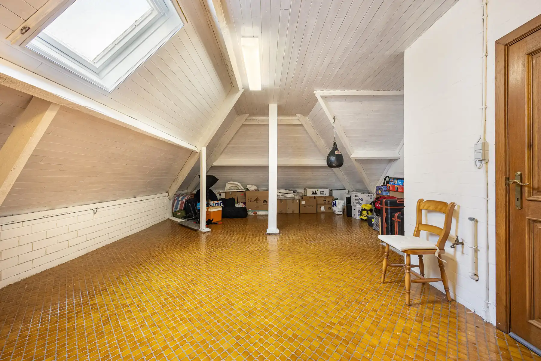 Verrassend ruime woning met 6 slaapkamers en 2 badkamers foto 23