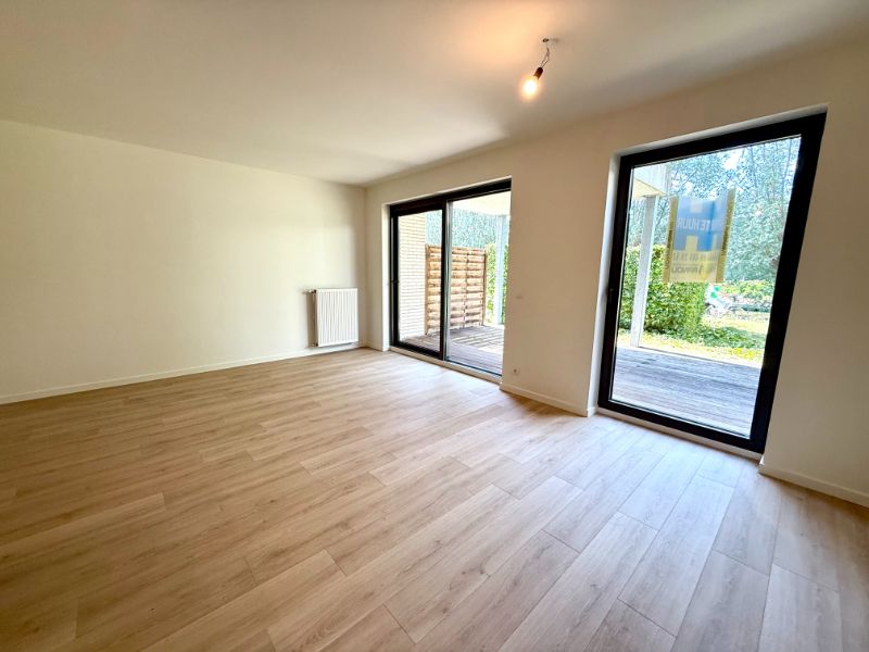 Centraal gelegen, gelijkvloers appartement met 2 slaapkamers en ruim terras met zicht op de Leie foto 5