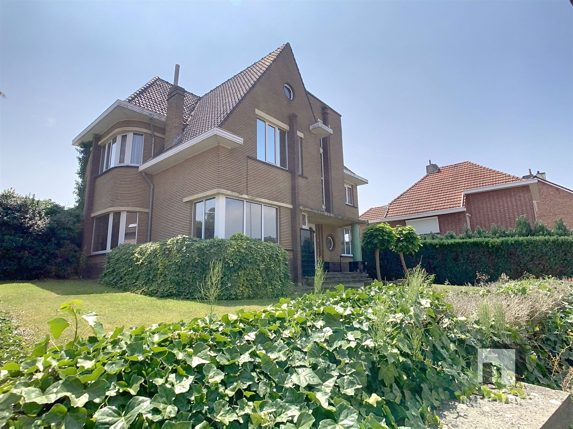Karaktervolle gezinswoning met art-decogevel op royaal perceel in Scherpenheuvel. foto 2