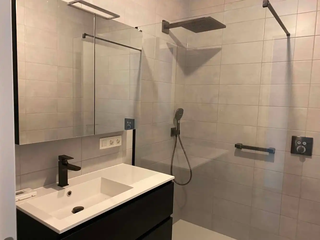 Te huur: volledig instapklaar, energiezuinig en modern appartement met 2 slaapkamers foto 2