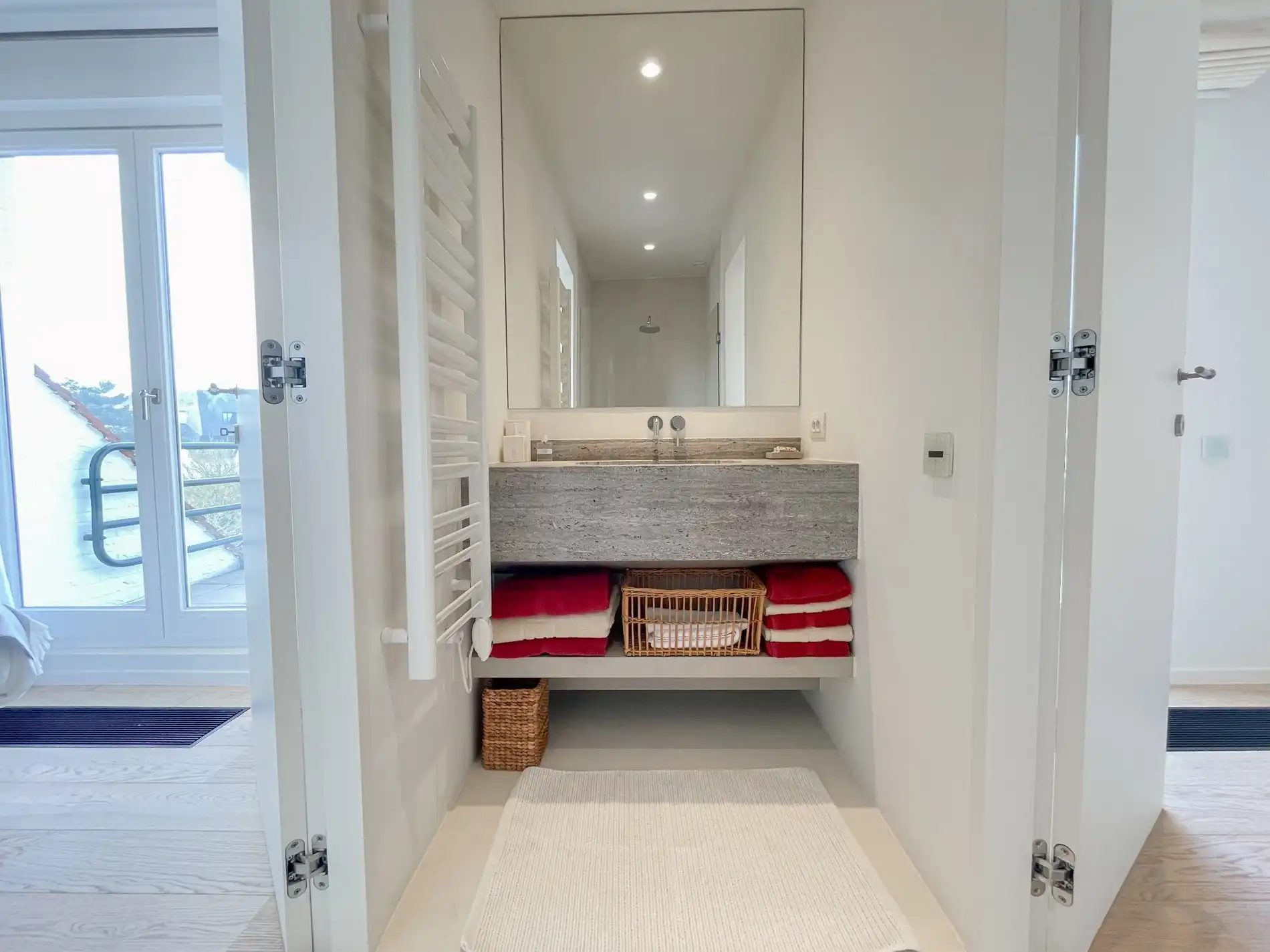 Subliem hoekappartement met ruime terrassen gelegen in het prestigieuze domein Tennis Garden. foto 25