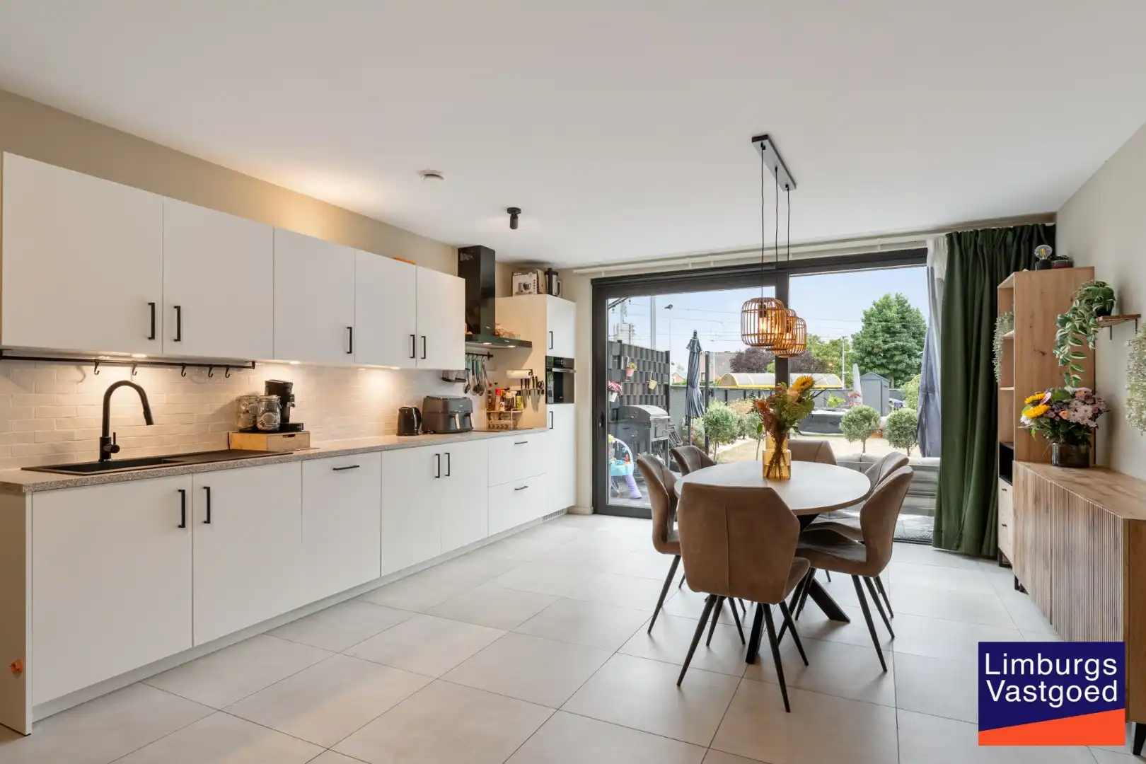 Gelijkvloers appartement (95m²), 2 slpk, ruim terras/tuin, autostaanplaats + kelderberging foto 8