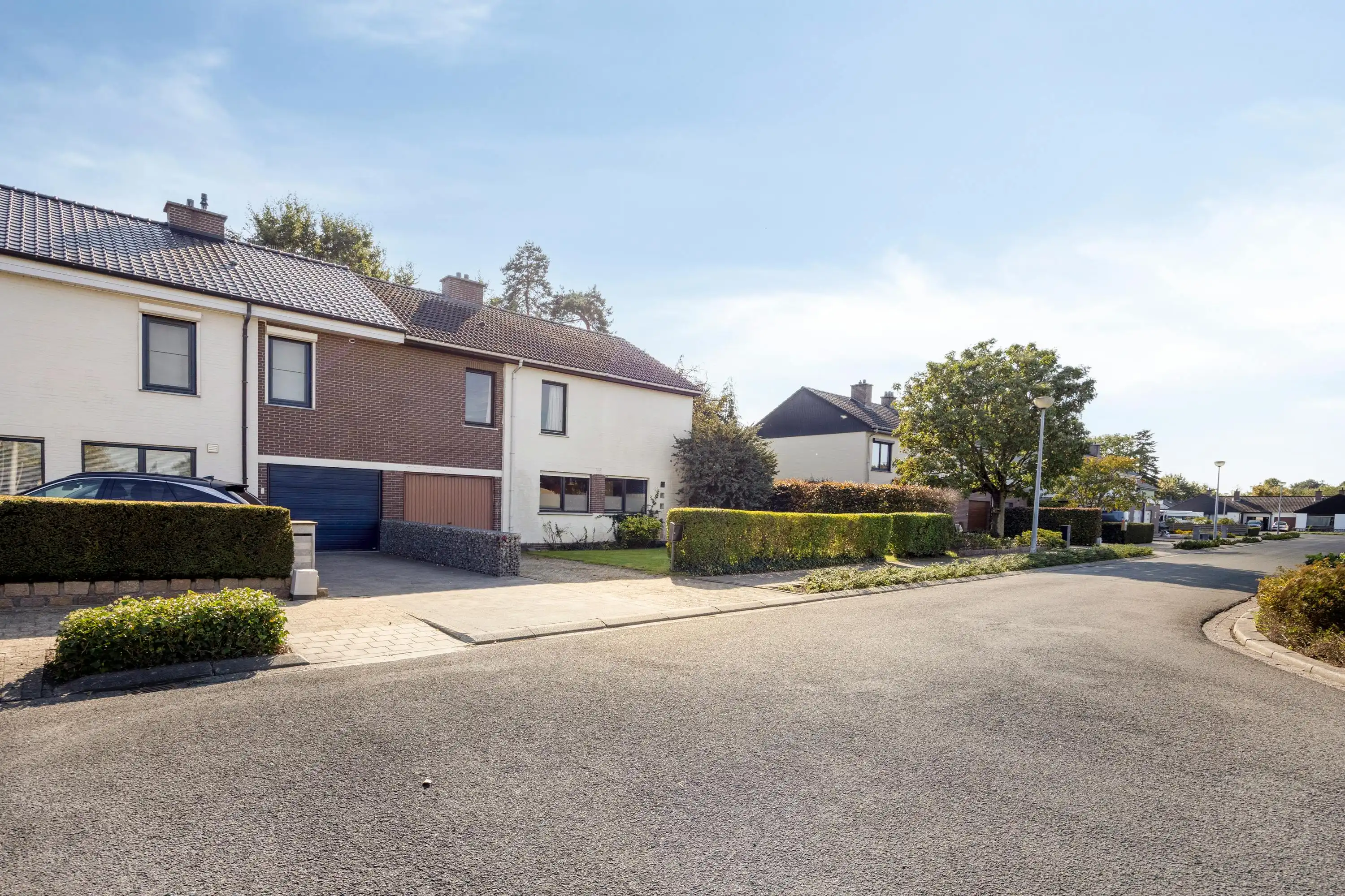Goed gelegen, te renoveren huis te koop in Lichtaart foto 4
