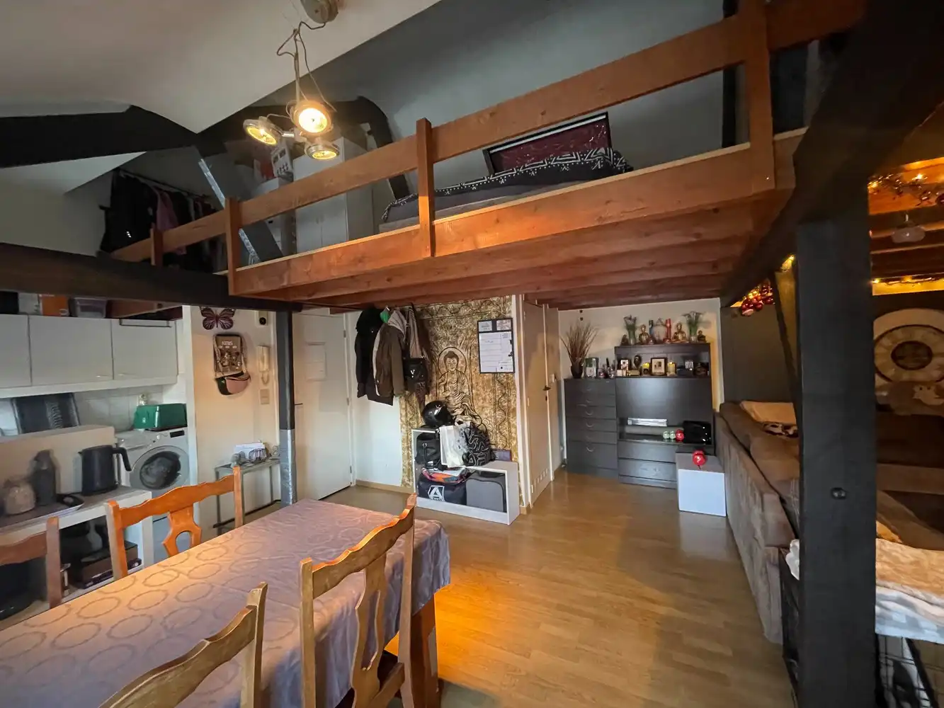 Brugge centrum, OPBRENGSTEIGENDOM bestaande uit  een MAGAZIJN op het gelijkvloers,  een STUDIO op de 1é Verd,  DUPLEX  LOFT STUDIO ONDER HET DAK ALLES VERHUURD MOOIE OPBRENGST foto 8