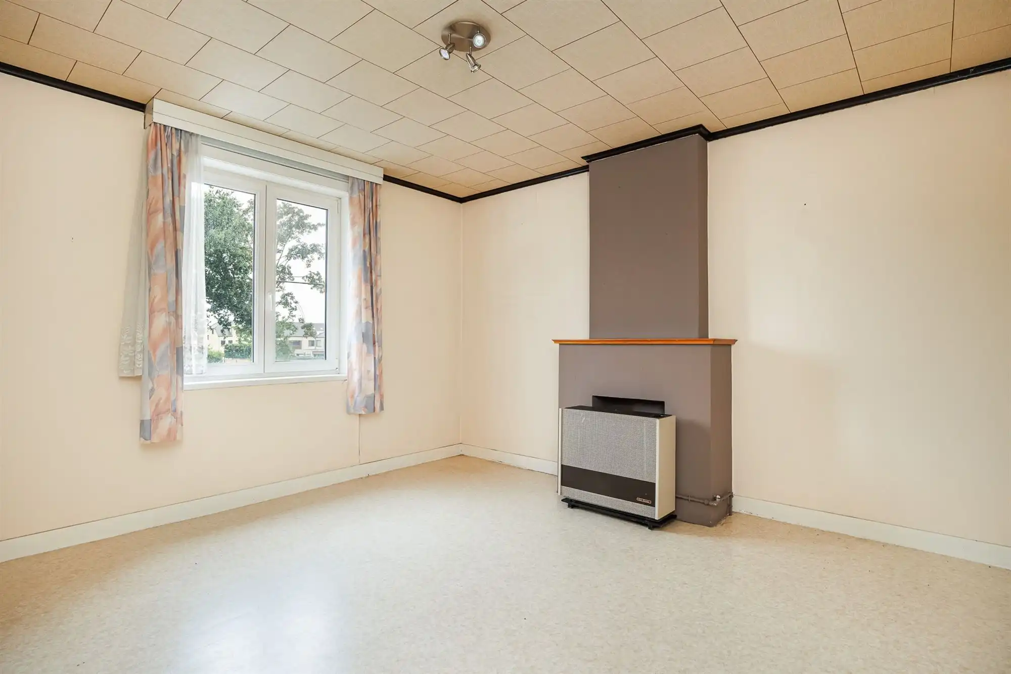 Te renoveren woning met vier slaapkamers en tuin foto 10