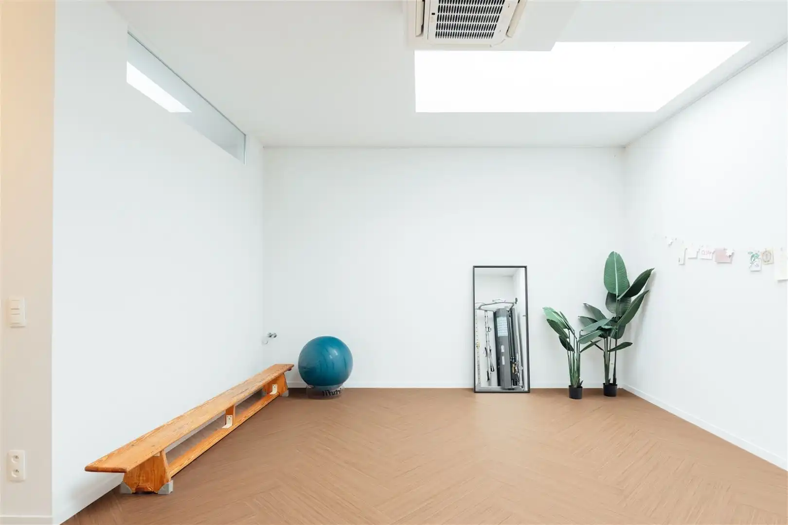 Opbrengsteigendom met praktijk en duplex appartement foto 9