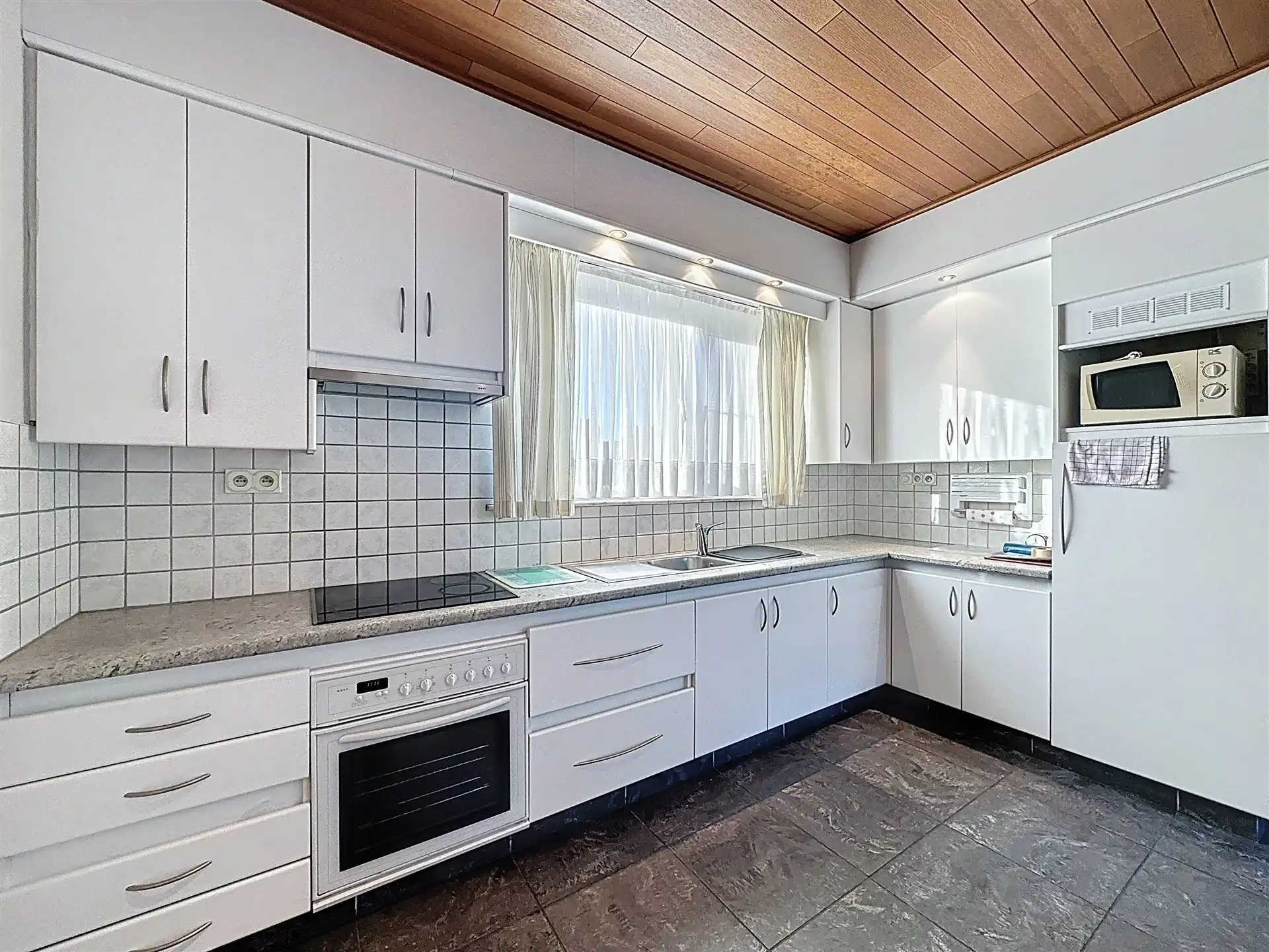 Half open bebouwing met 5 slaapkamers en garage foto 13