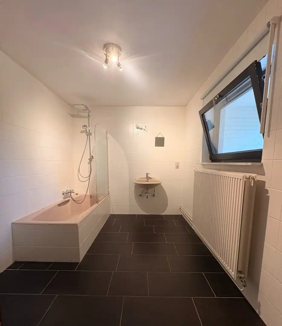 Uitzonderlijk ruime, vrijstaande woning met tuin te huur in Maasmechelen foto 14