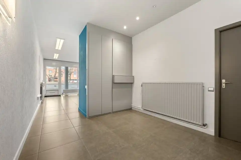 RUIME KANTOORRUIMTE VLAKBIJ HET CENTRUM VAN SINT-TRUIDEN foto 13