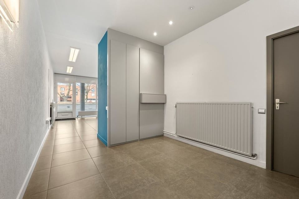 RUIME KANTOORRUIMTE VLAKBIJ HET CENTRUM VAN SINT-TRUIDEN foto 13