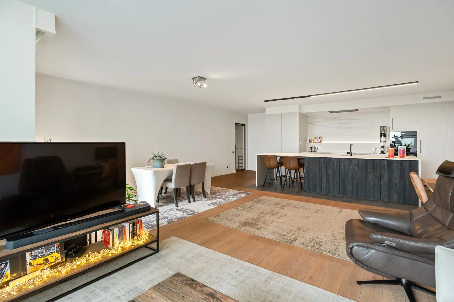 Volledig gerenoveerd en instapklaar appartement 121m² + 26m² terras foto 5