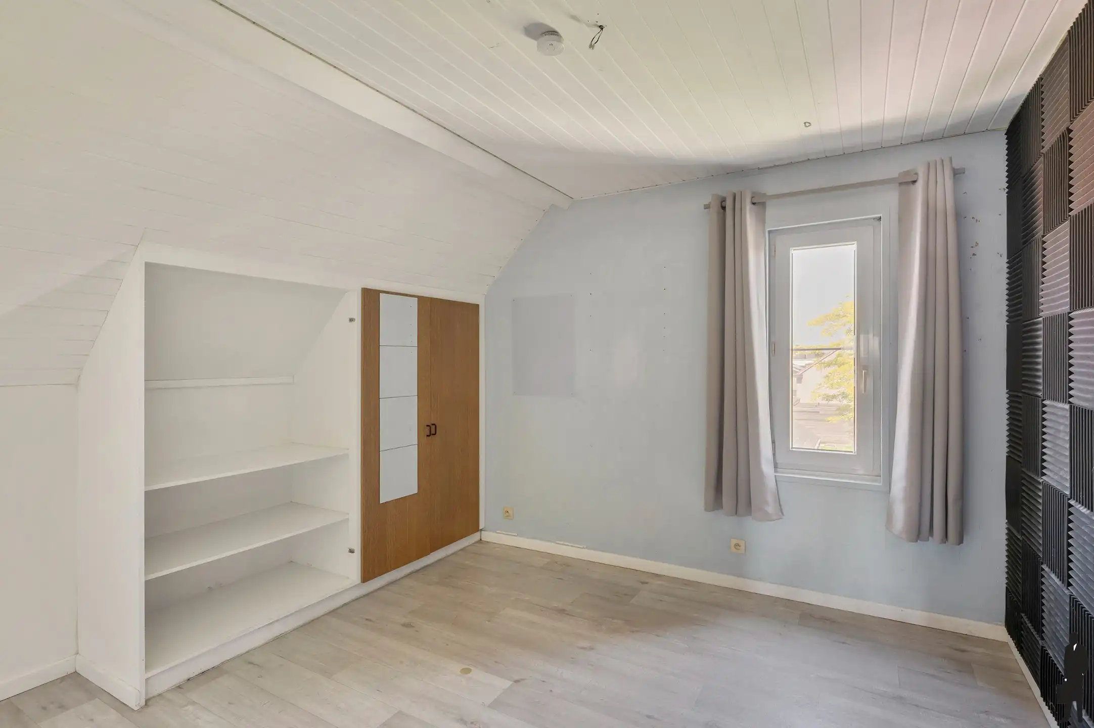 Rustig gelegen ruime gezinswoning met maar liefst 7 slaapkamers, meerdere garages en tal van praktische troeven. foto 22