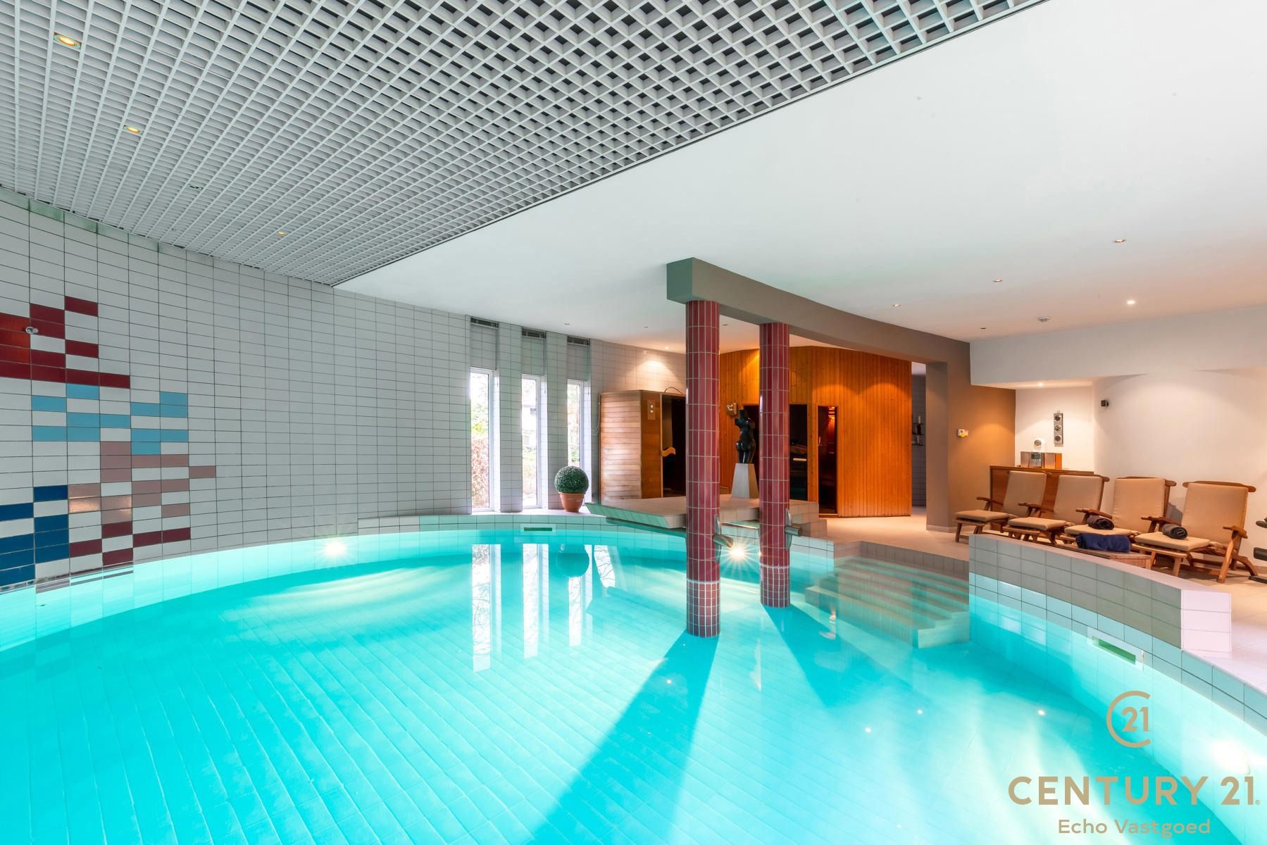 Unieke royale villa op parkdomein van ca 11.600m² foto 2