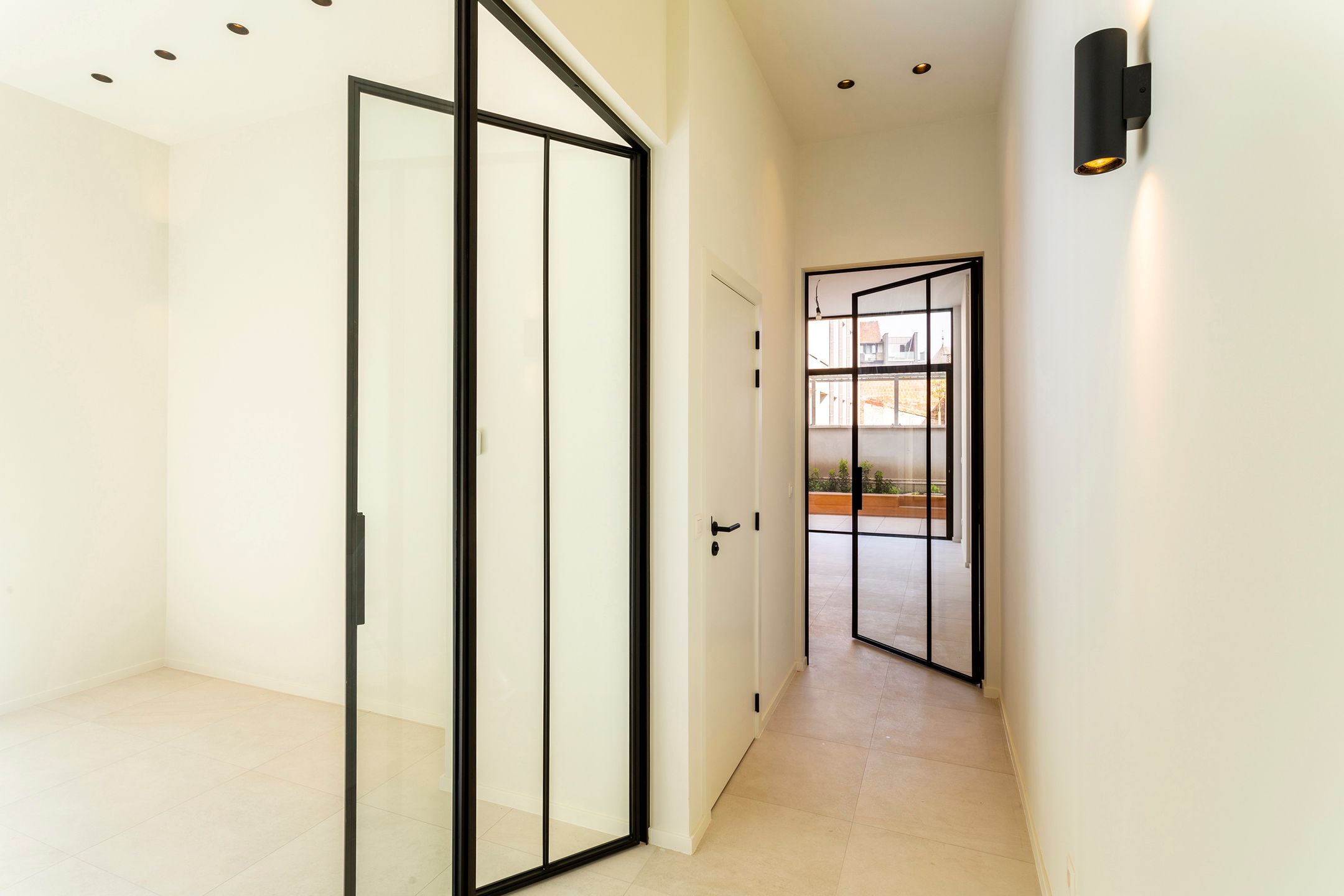 volledig nieuwe woning met terrassen, 4 slpks. en A-label foto 3