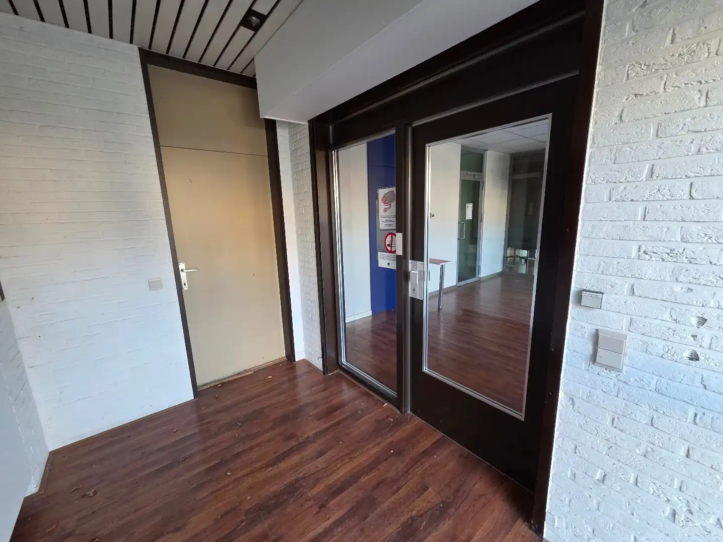 Commercieel kantoor met appartement in dorpskern Kampenhout foto 3