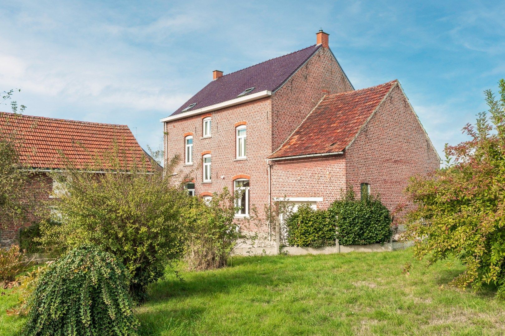 Karaktervolle, te renoveren herenhuis met enorm potentieel te Gooik foto 14