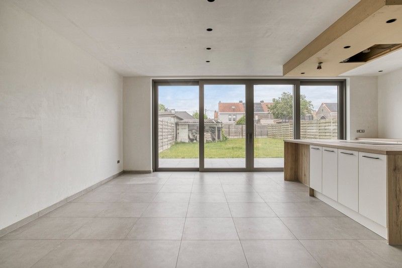 Moderne nieuwbouwwoning TE KOOP in een rustige buurt in WAREGEM! foto 3