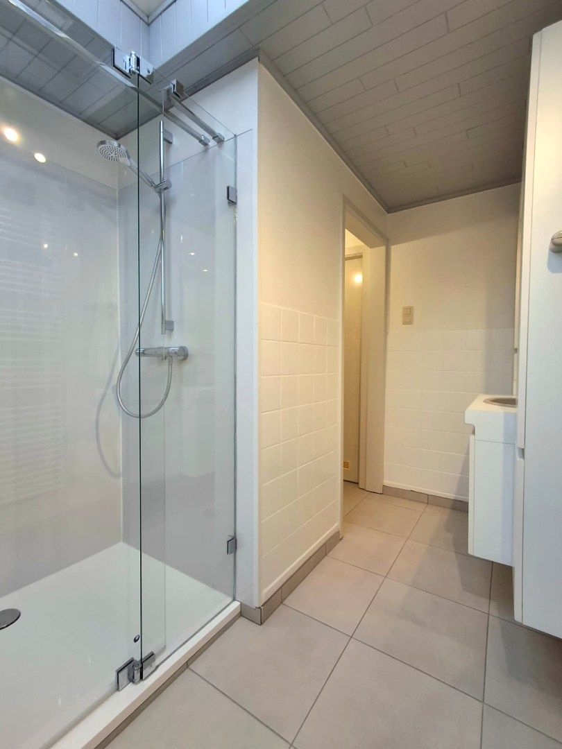 RUIME, INSTAPKLARE HOB MET 2 SLPKS | GARAGE EN STADSTUIN NABIJ CENTRUM DEINZE foto 6