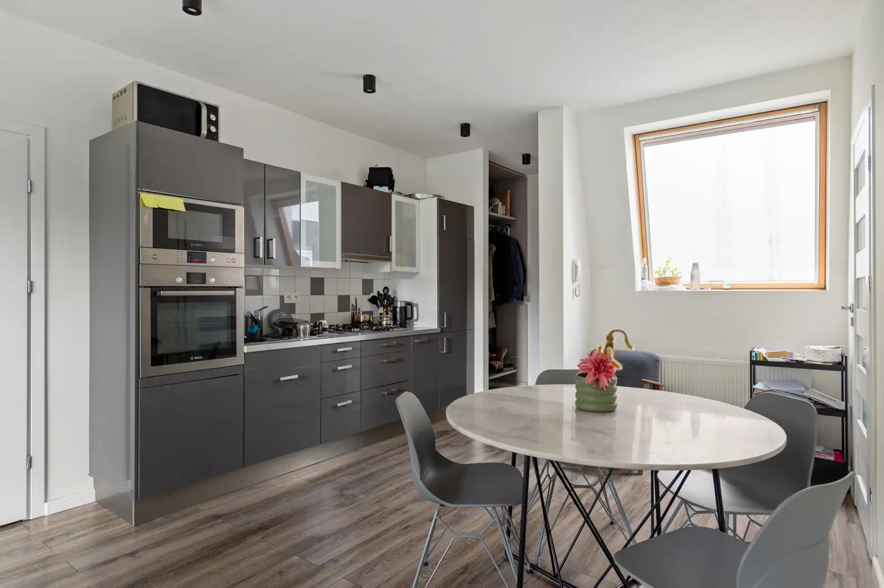 Leuk 2-SLK appartement op de bovenste verdieping foto 4