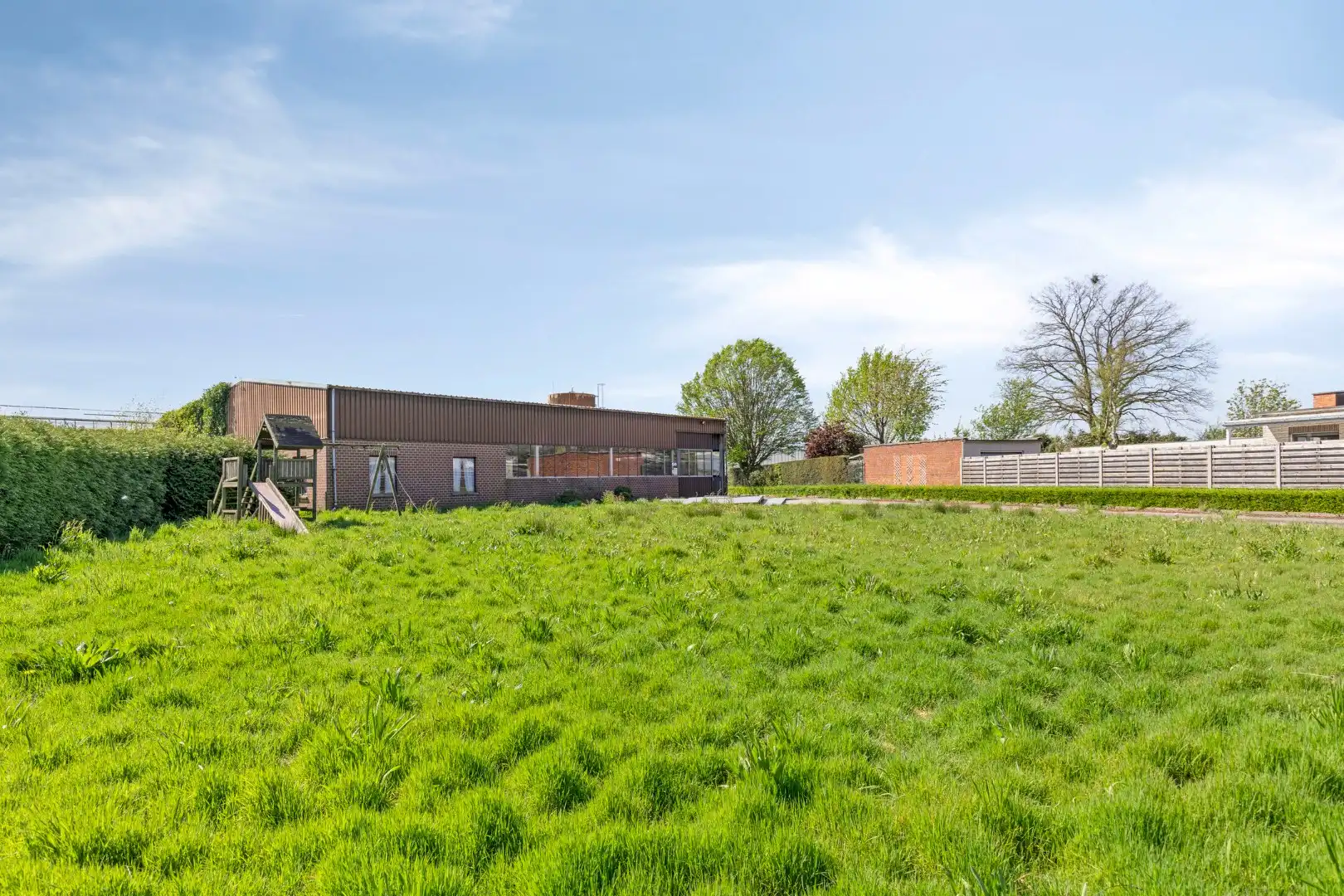 Serrecomplex met agrarische grond en magazijn foto 11