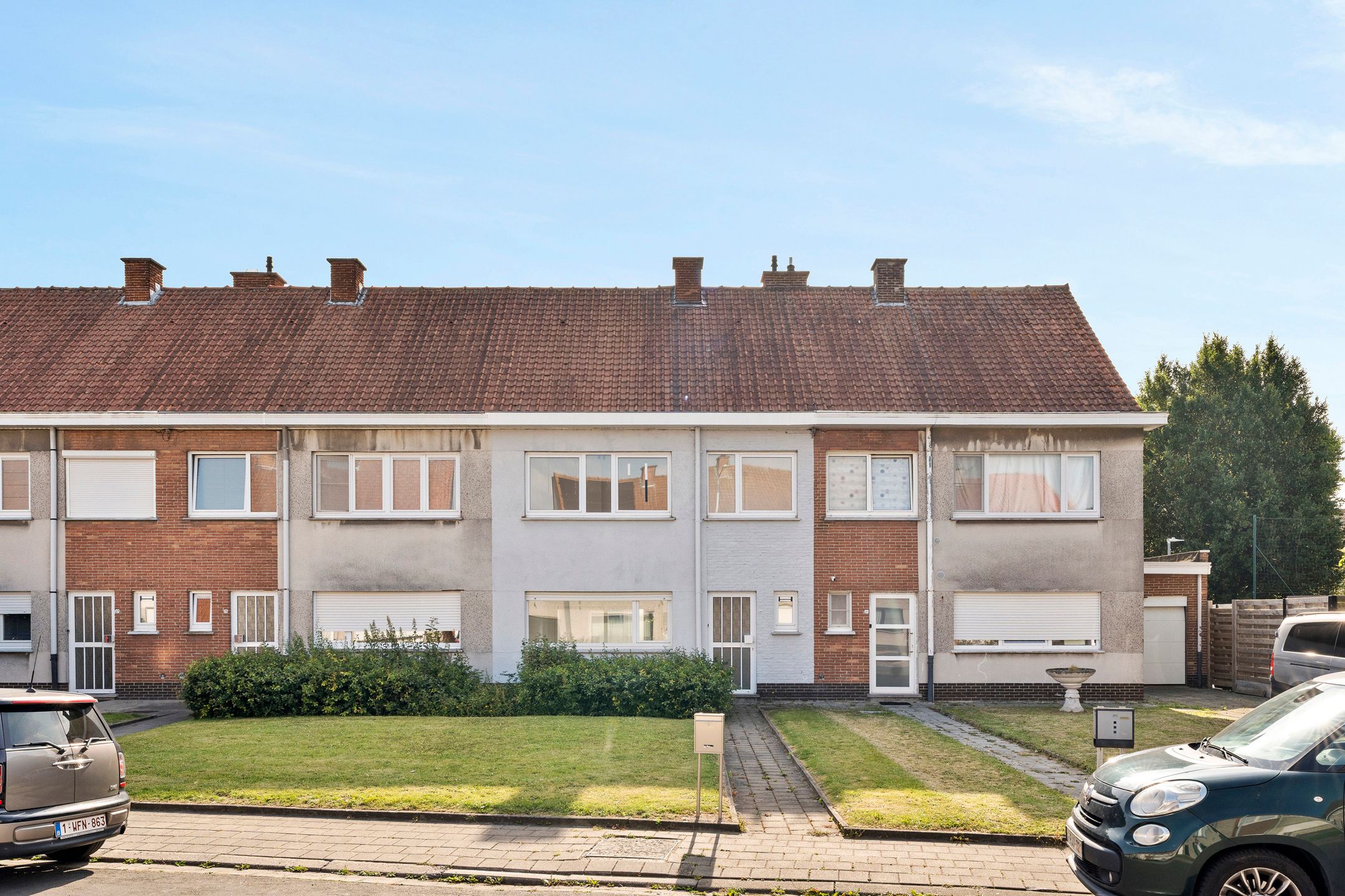 Volledig GERENOVEERDE woning met ZONNIGE TUIN en 3 SLK foto 5