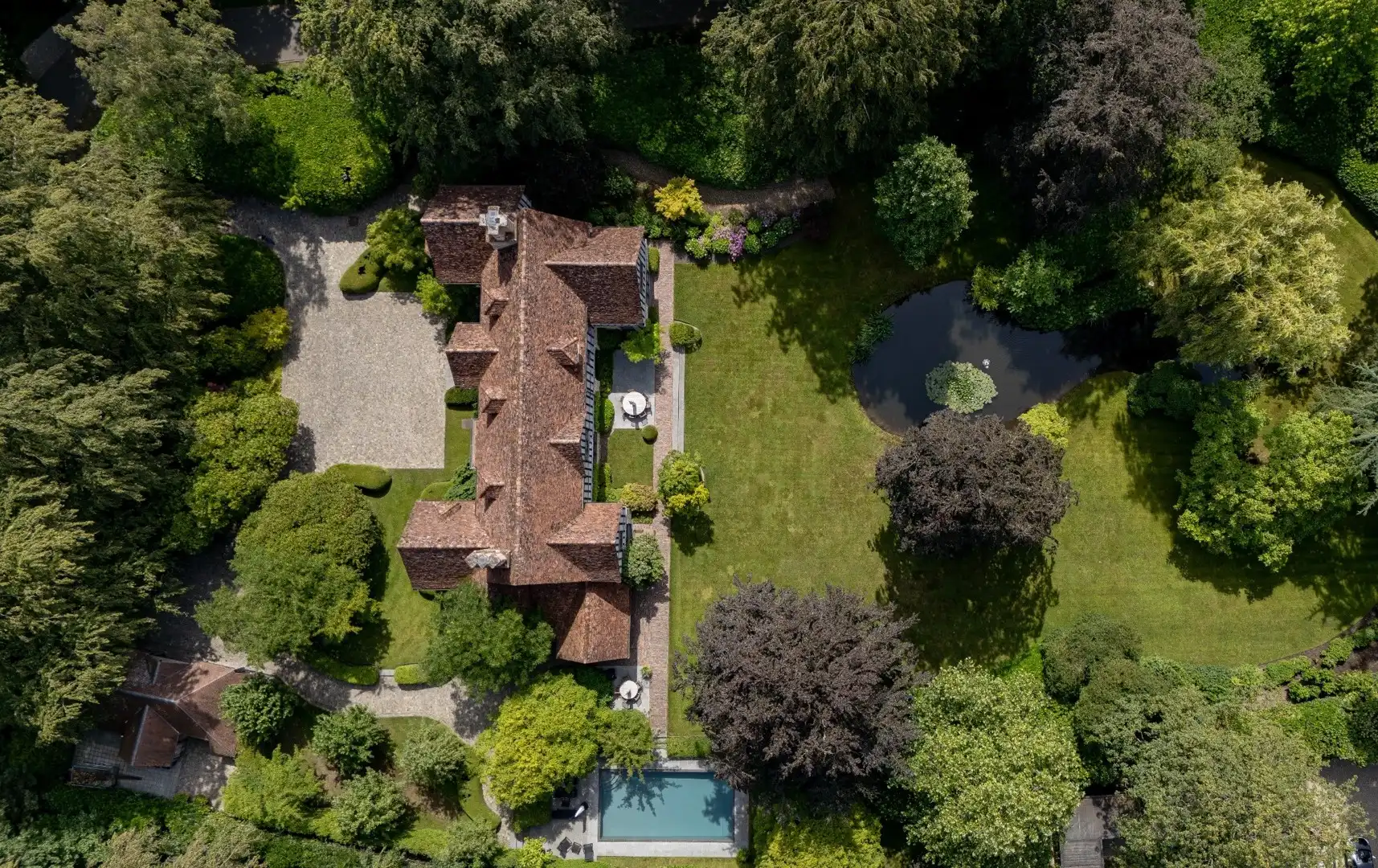 AN EXCEPTIONAL ENGLISH TUDOR RESIDENCE — SCHOTEN, ANTWERP foto 28
