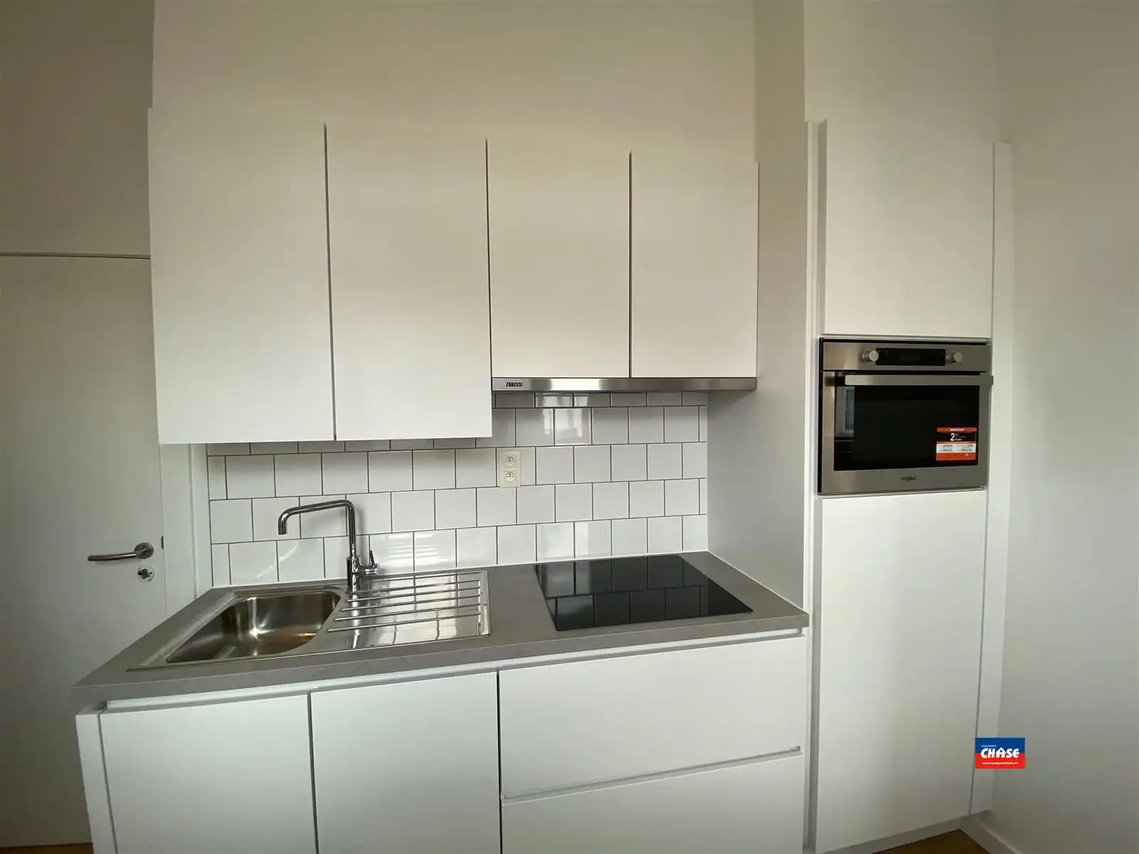 Verzorgde studio met aparte slaapkamer foto 3