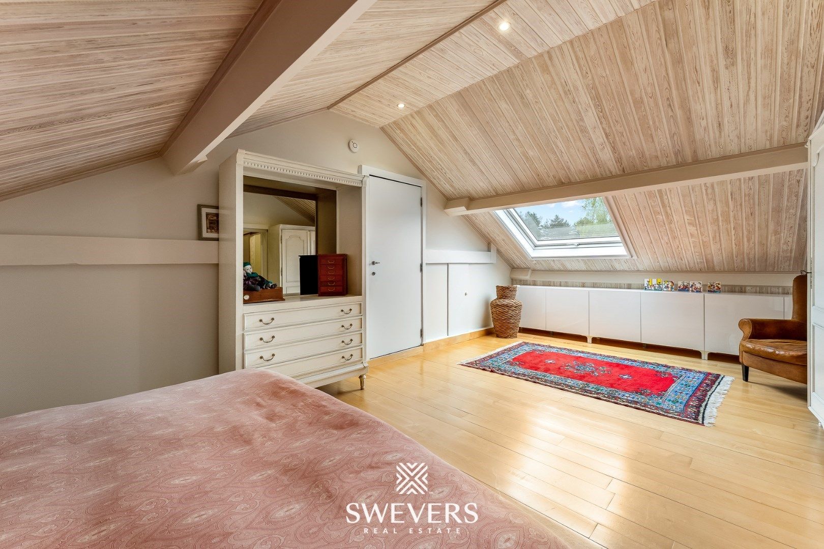 Instapklare woning met 5 slaapkamers op een zonnig perceel van 12a 50ca foto 18
