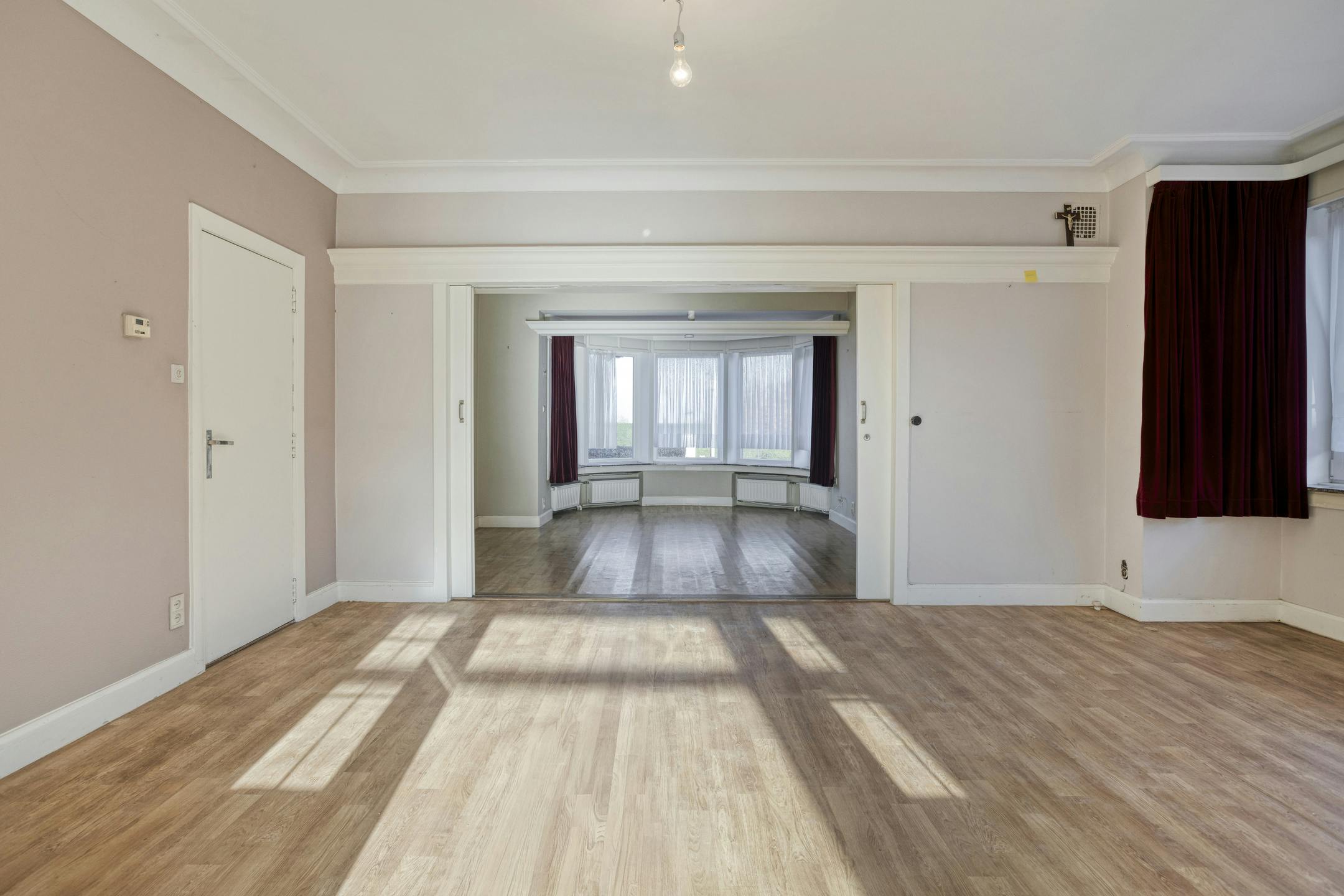 Ruime woning met loods op 2.127m² te Lo-Reninge. foto 3