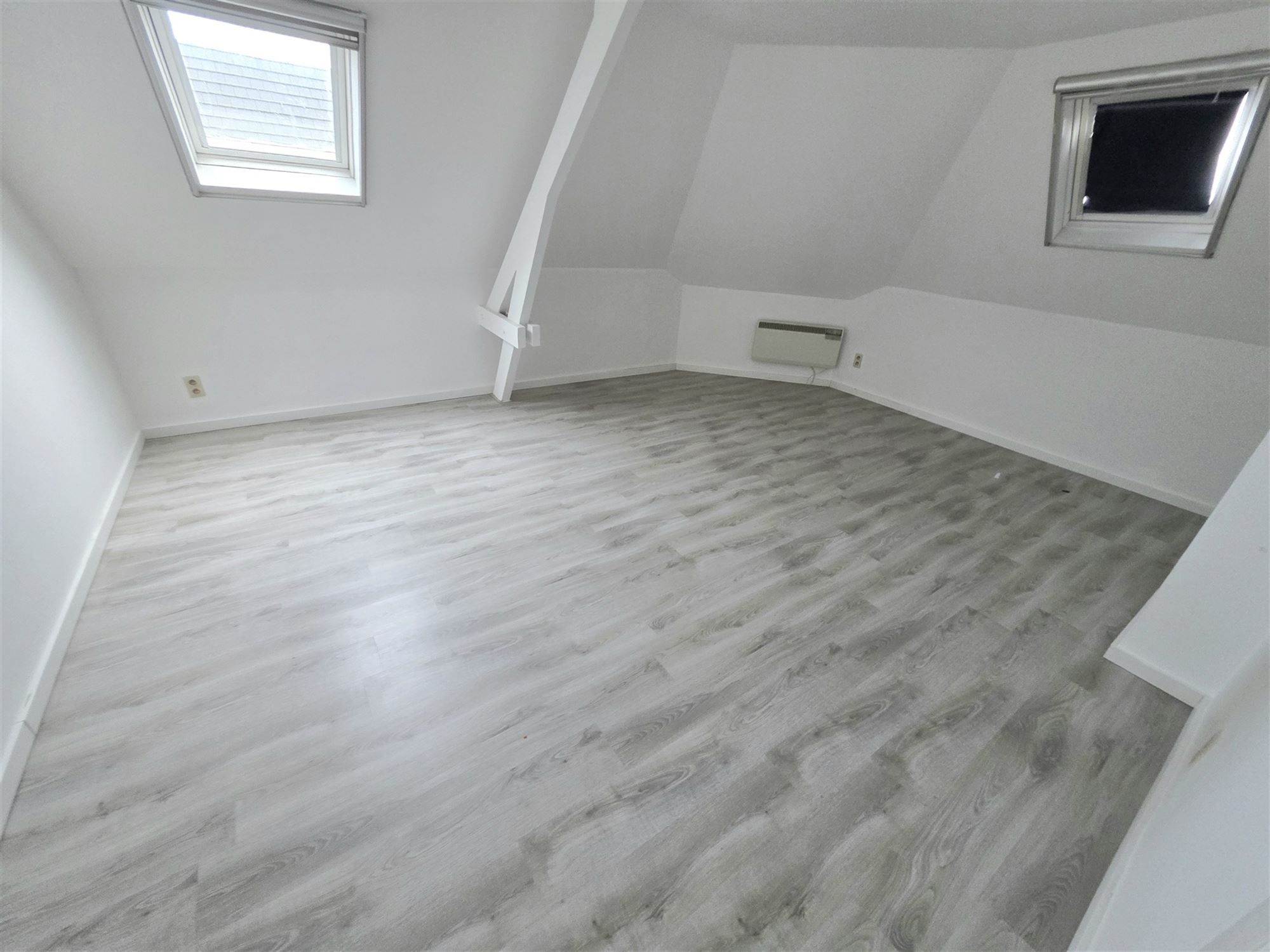 Commercieel pand vlakbij Zeshoek en Station foto 26