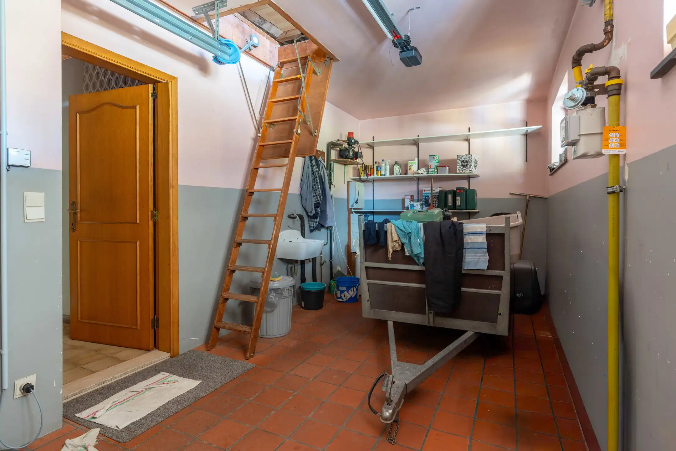 Te renoveren laagbouwwoning met 3 slpks, tuin en garage. foto 19
