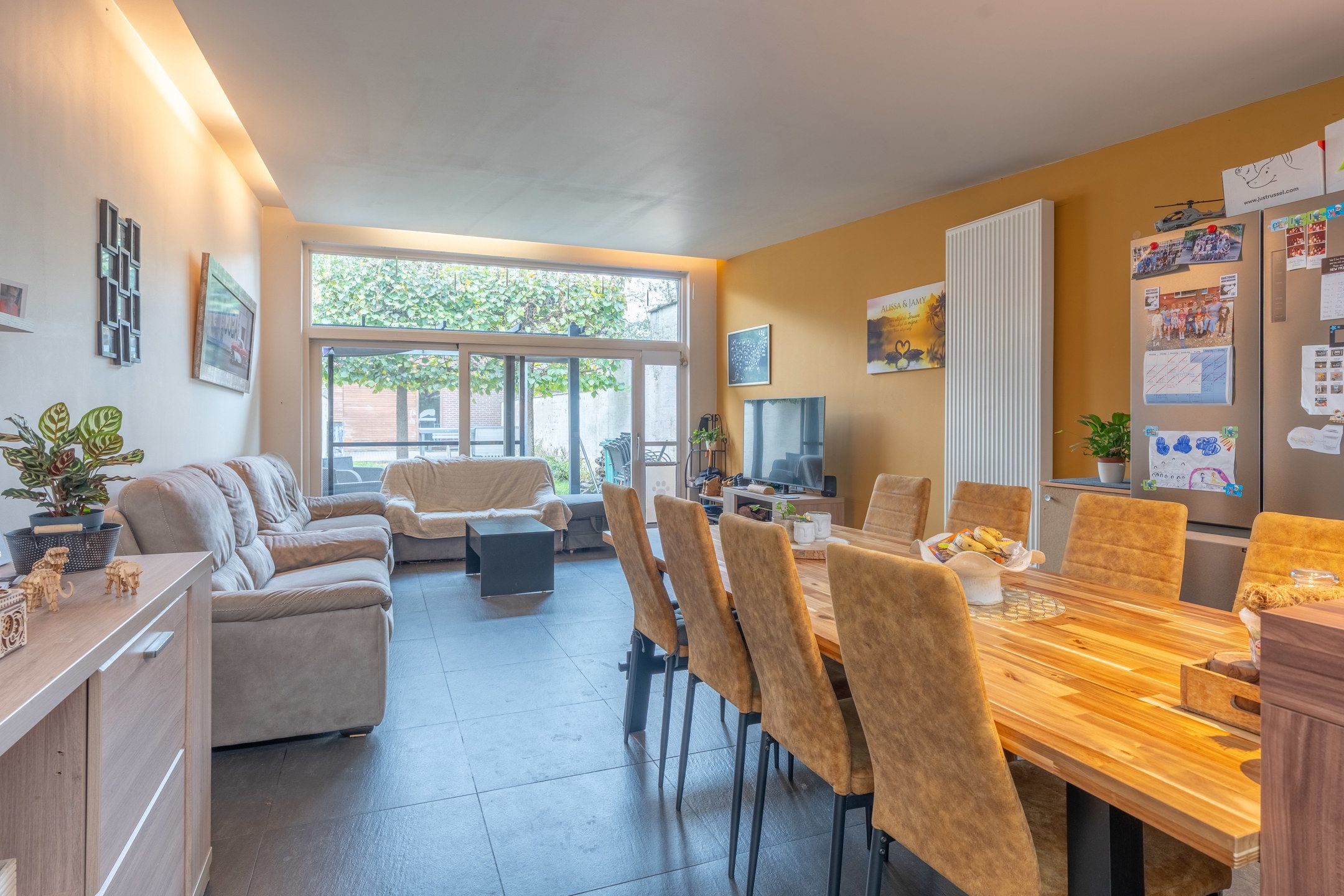 Instapklare 3slpk woning met tuin en garage te Turnhout. foto {{pictureIndex}}