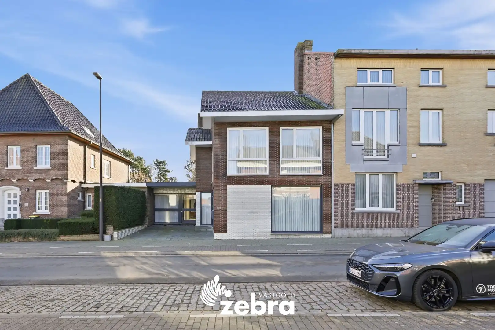 Hoofdfoto van de publicatie: Halfopen bebouwing met praktijk- of kantoorruimte in centrum Tielt