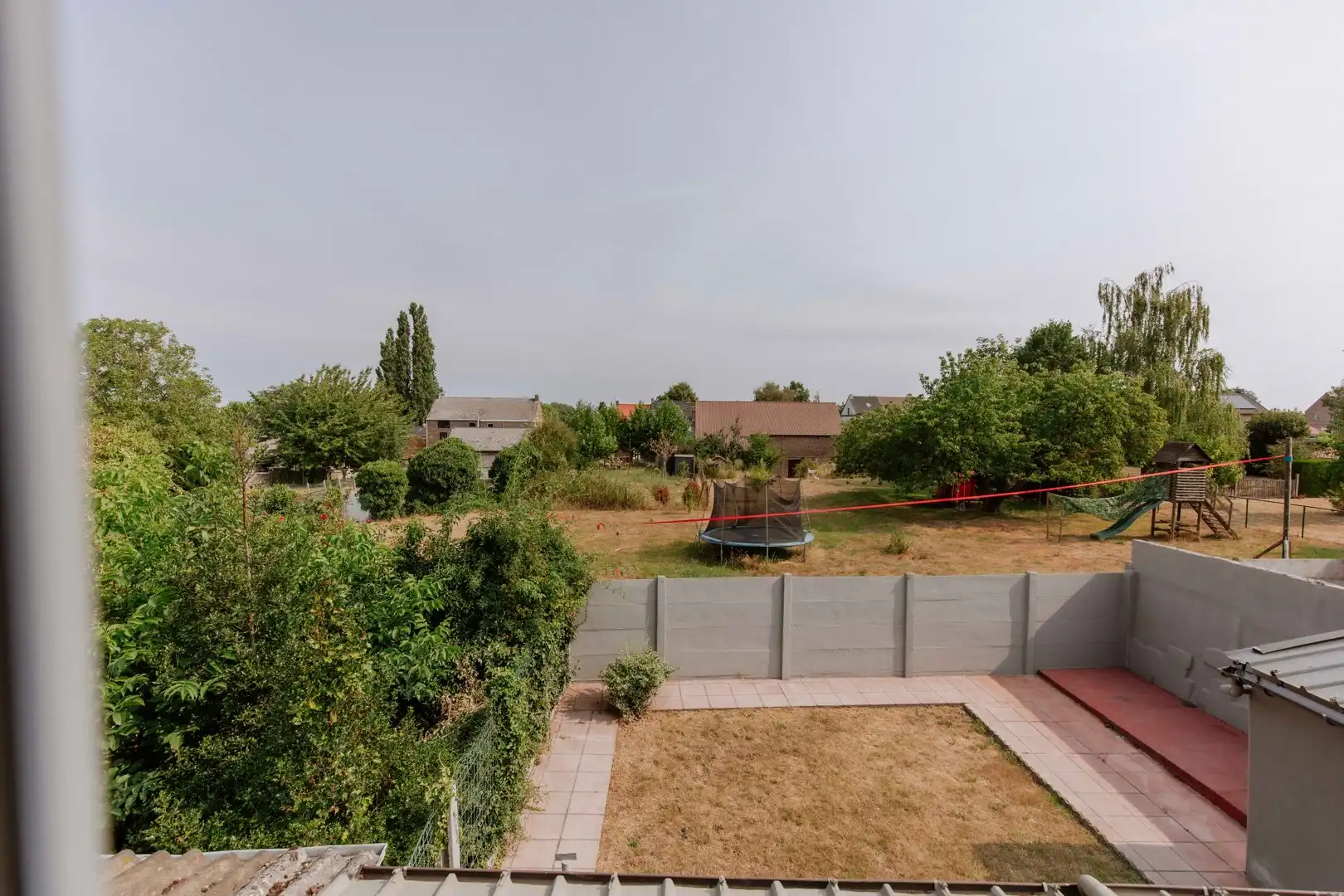 Grote dorpswoning helemaal opgefrist foto 8
