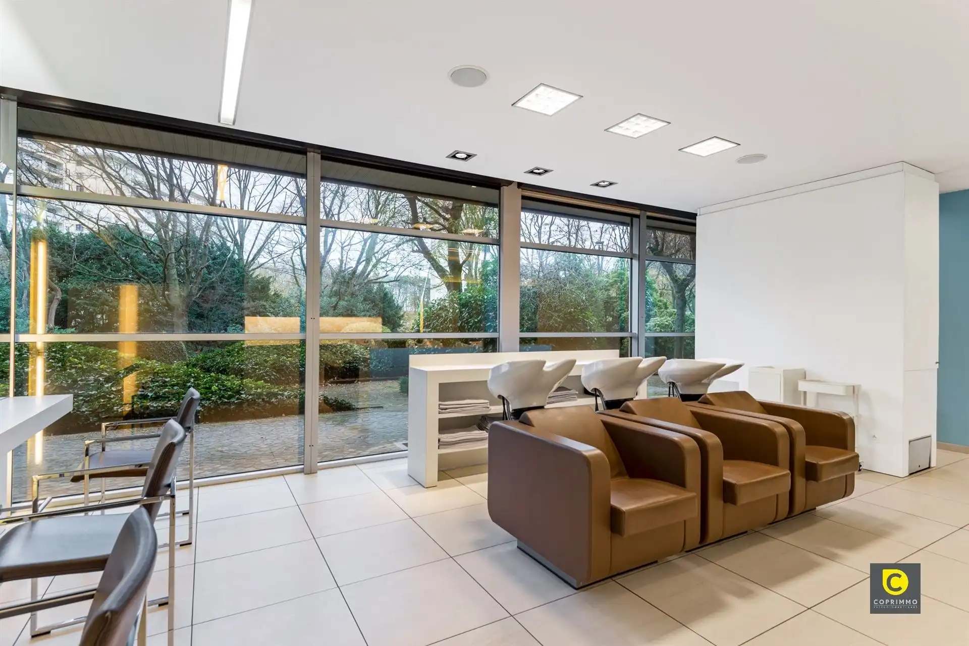 Handelsruimte op centrale locatie foto 3