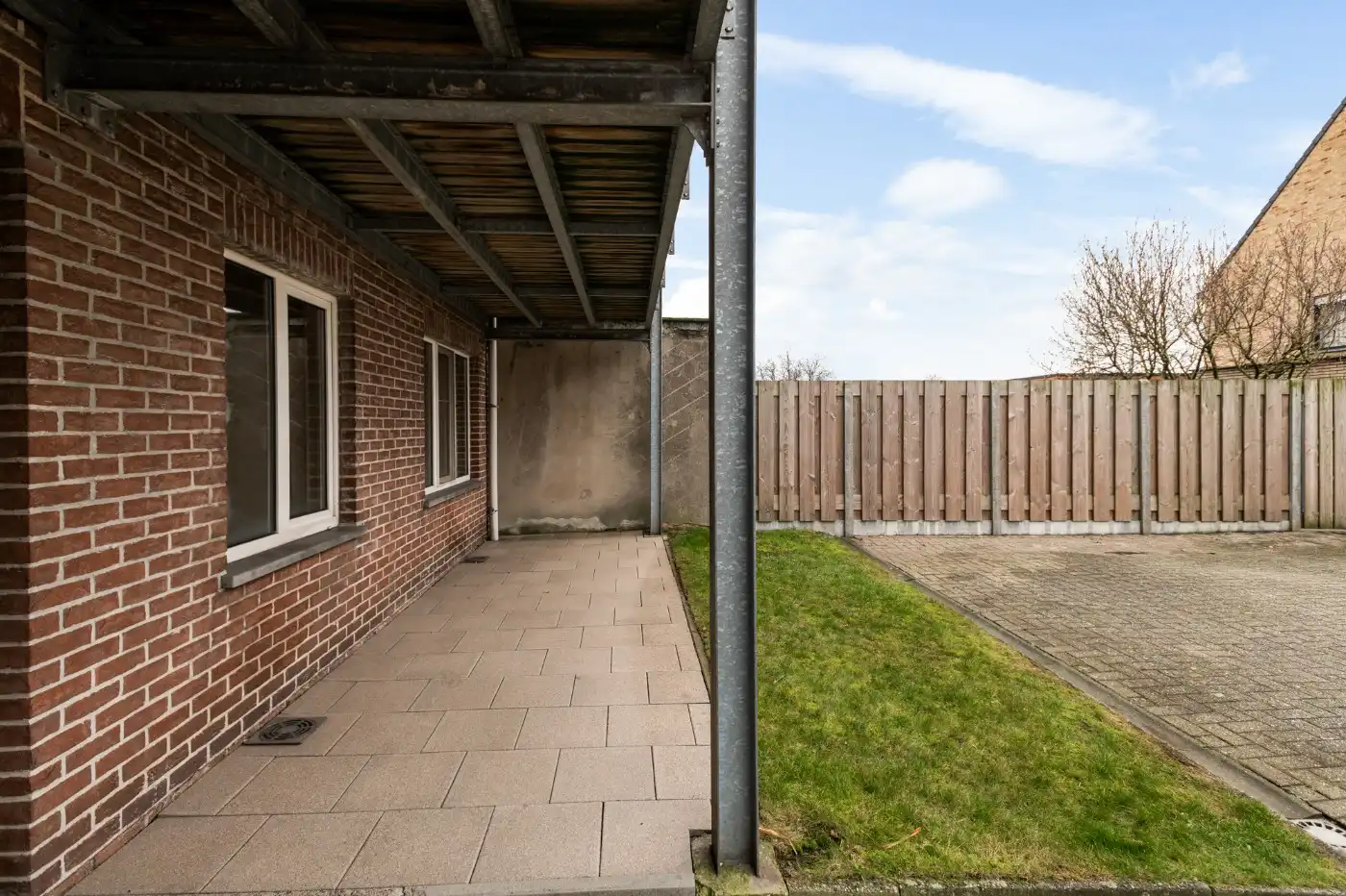 Tof, gelijkvloers, 2 slpk.-appt met privatief tuintje en ruime garagebox + staanplaats foto 24