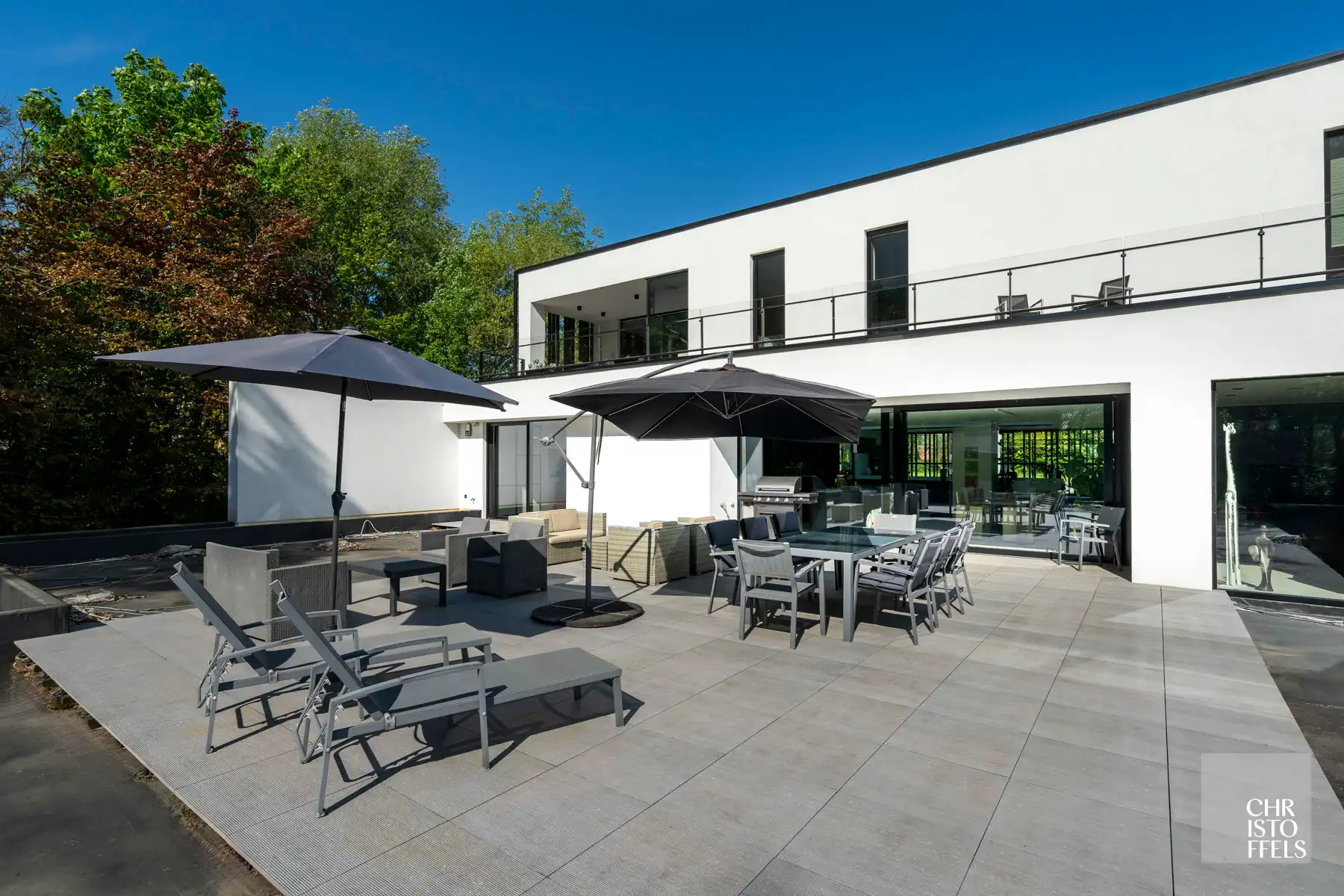 Multifunctioneel gebouw met 2 wooneenheden, kantoor en showroom op een perceel van 2.074 m²! foto 12