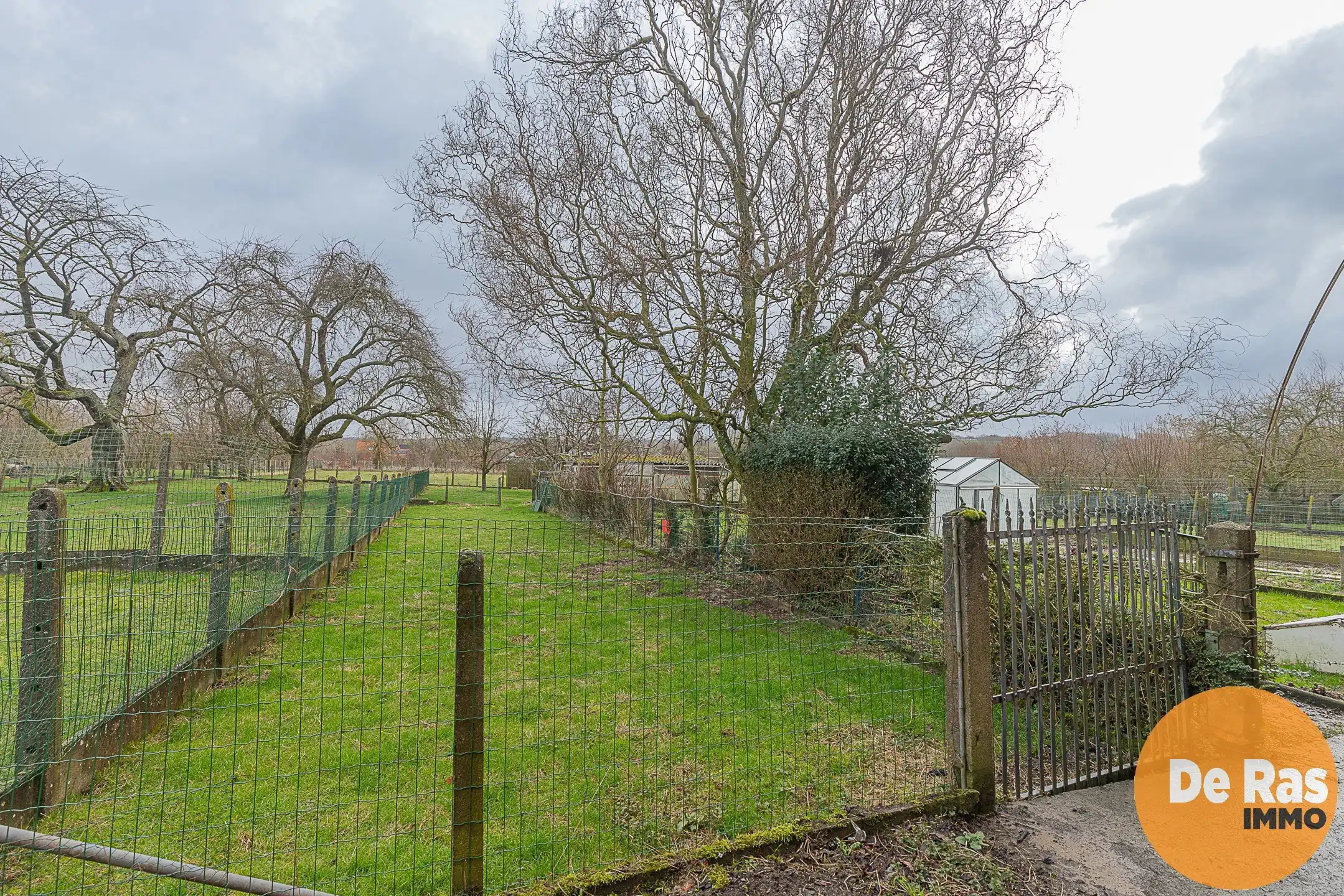 ROZEBEKE - Karakteristieke burgerwoning met loods foto 25